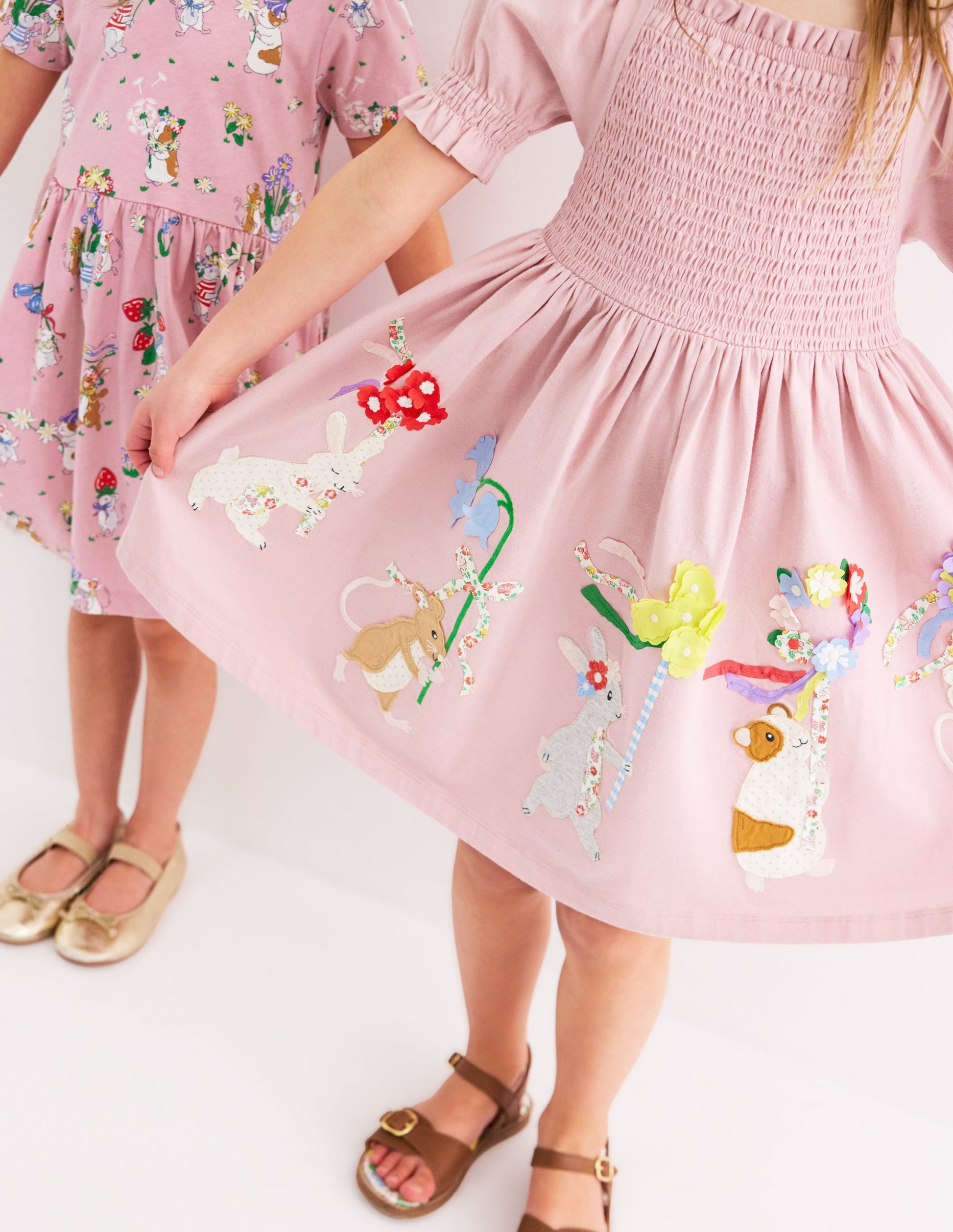 Robe froncée Clare à appliqués-Motif May Day Animals rose vintage-5