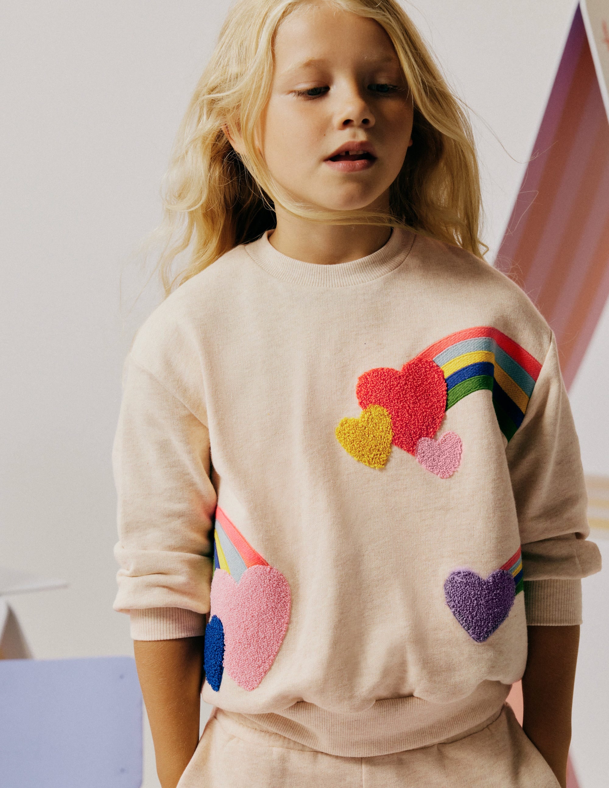 Bobbie Sweatshirt mit Applikation-Naturweiß Regenbogen - Image 4