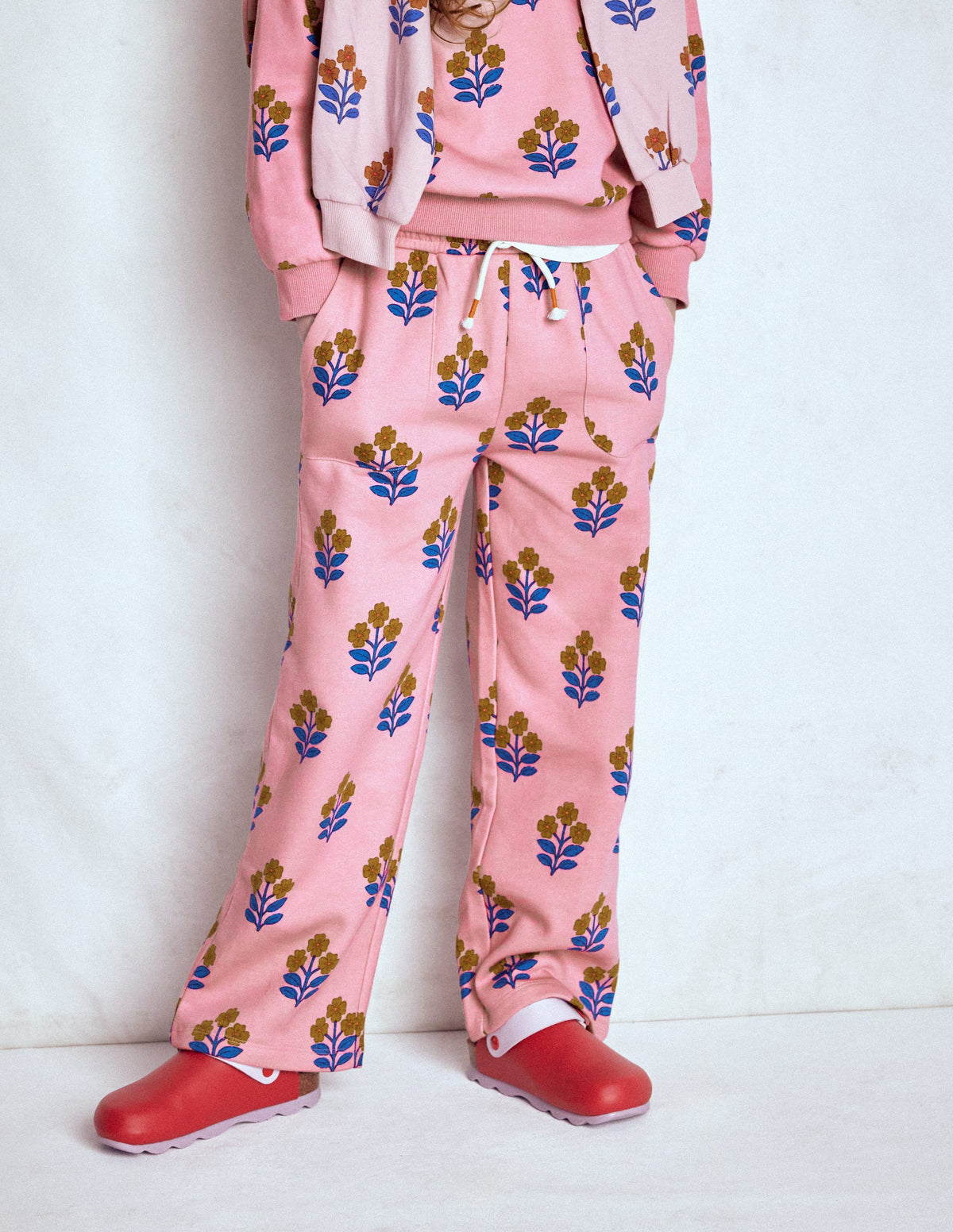 Wide Leg Printed Jogger-Formica Pink Woodblock Flower - Image 4