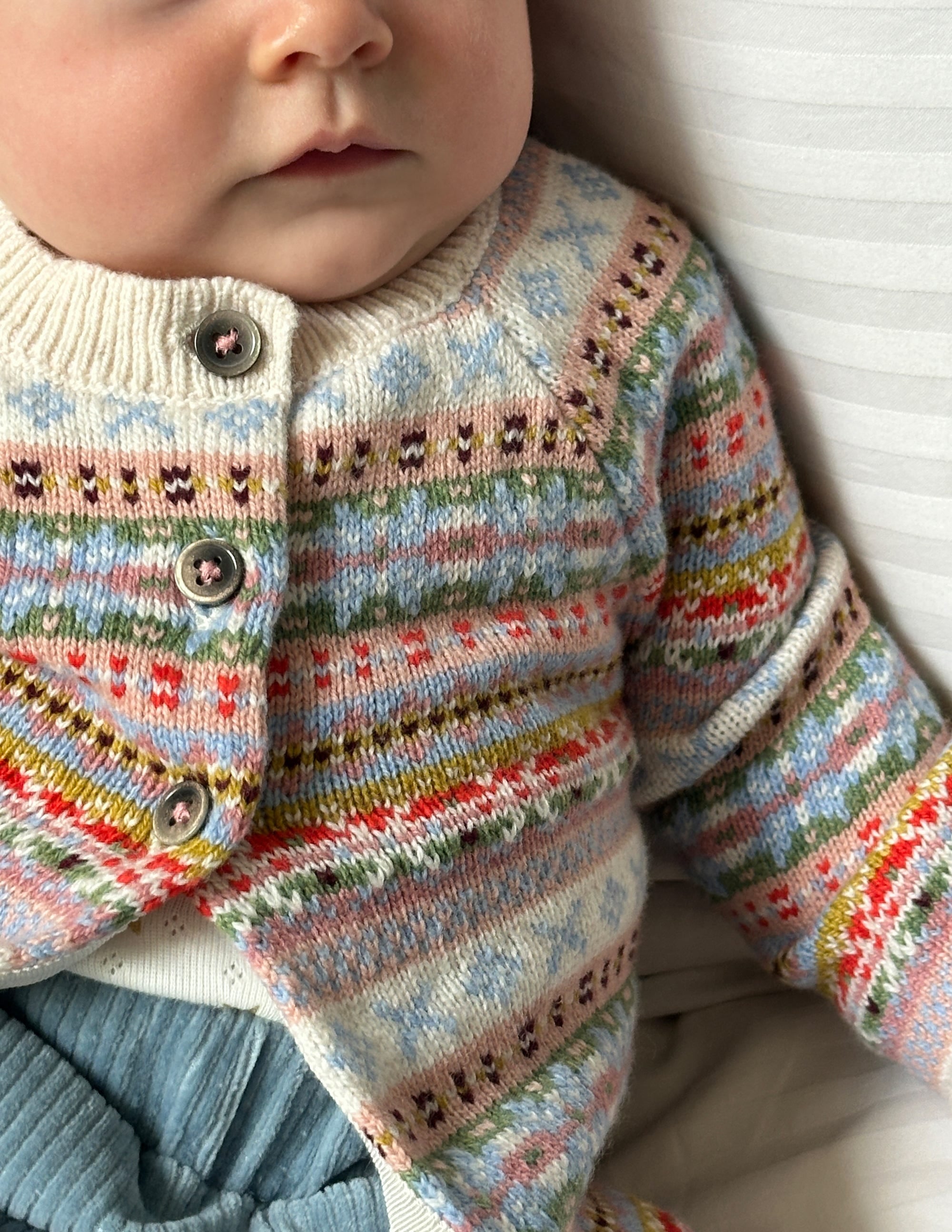 Fair-Isle-Strickjacke-Sanftes Bunt - Image 4