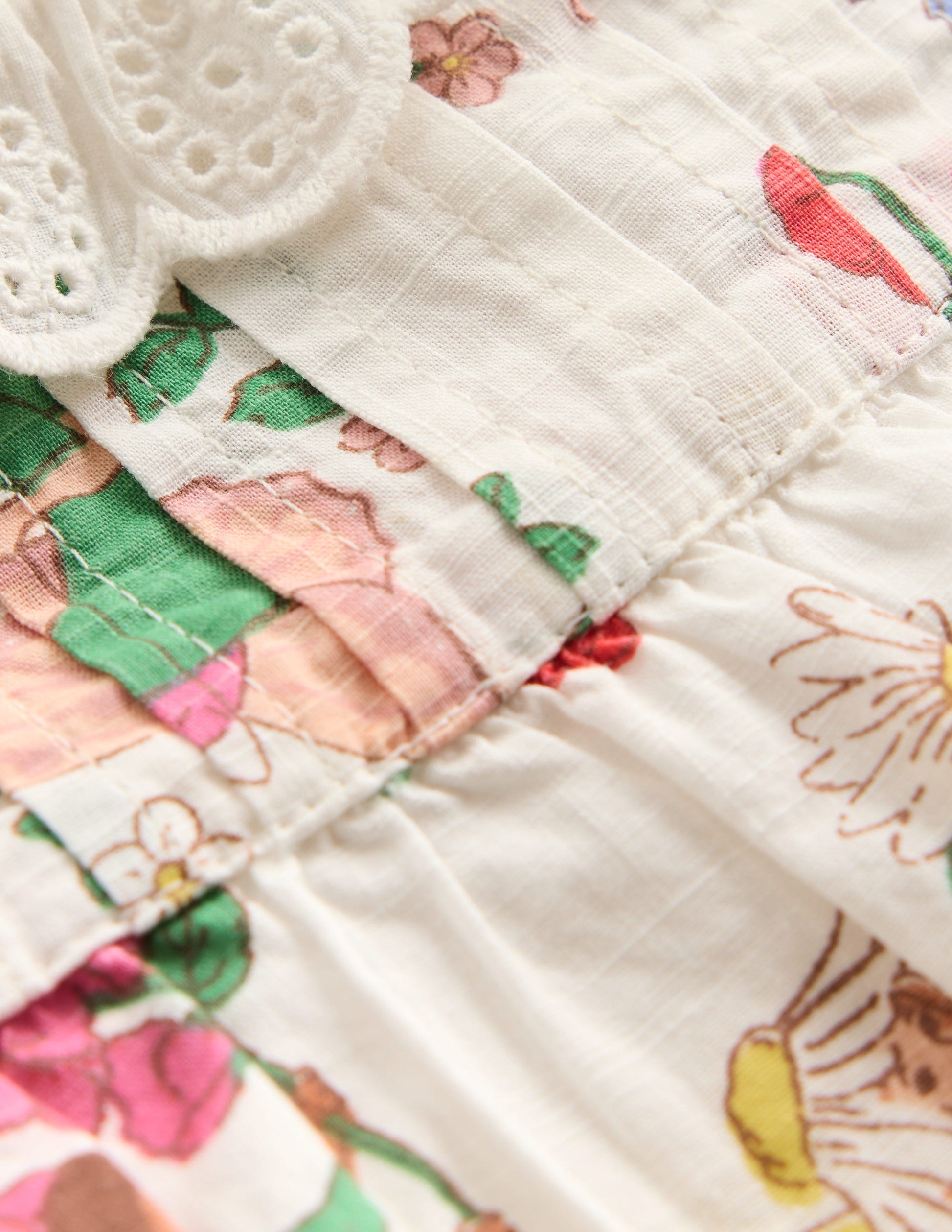 Rüschenkleid mit Lochstickerei-Kokosnussmilch Feen-8