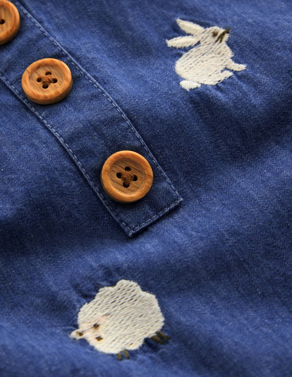 Ensemble avec salopette brodée-Broderie de Pâques en denim - Image 3