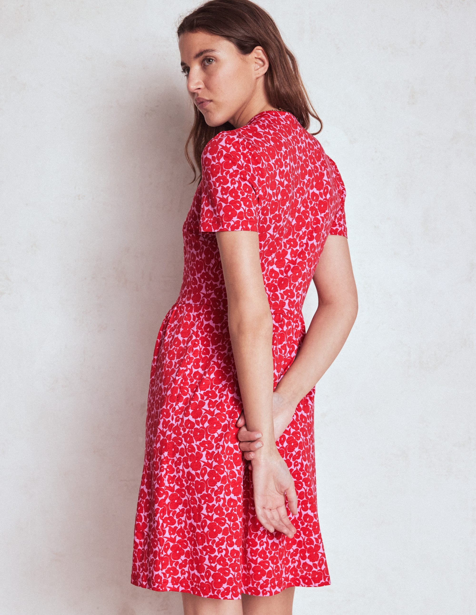 Naomi Kurzärmliges Kleid-Juwelenrot, Blattdesign - Image 3