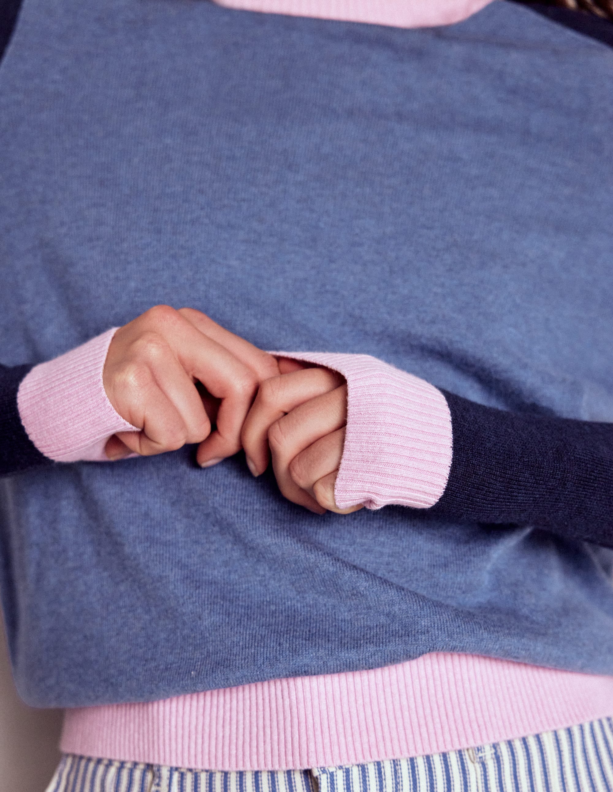 Meg Pullover mit Raglanärmeln-Blau, Rosa Blockfarben - Image 2