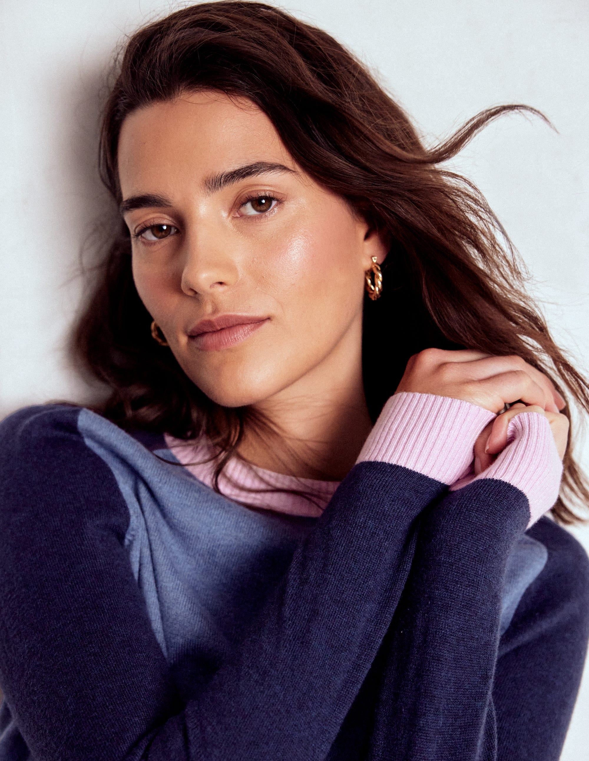 Meg Pullover mit Raglanärmeln-Blau, Rosa Blockfarben - Image 4