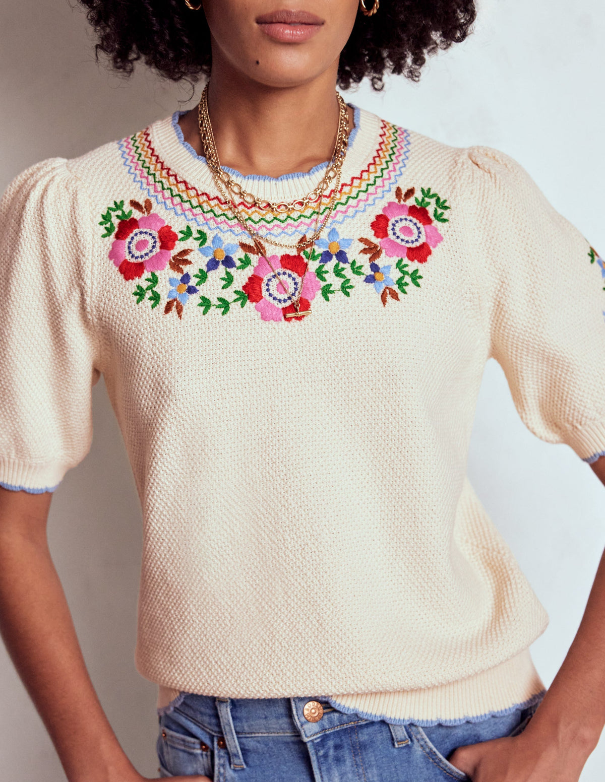T-Shirt mit Puffärmeln und Stickerei-Warmes Naturweiß - Image 2