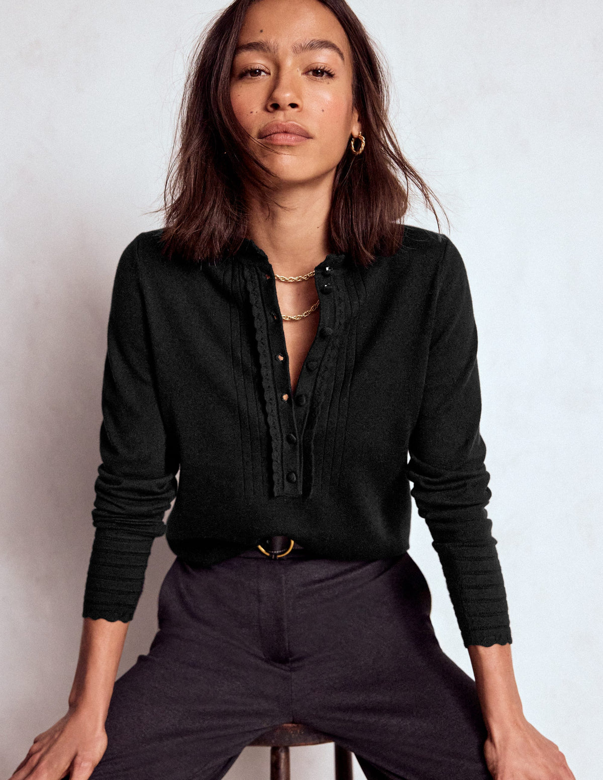 Angela Baumwollpullover mit Muschelsaum-Schwarz - Image 1