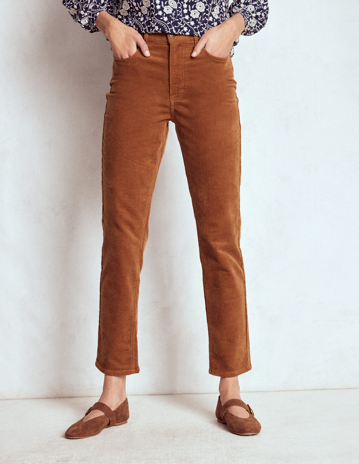 Schmal geschnittene Cord-Jeans mit hohem Bund-Ingwer-4
