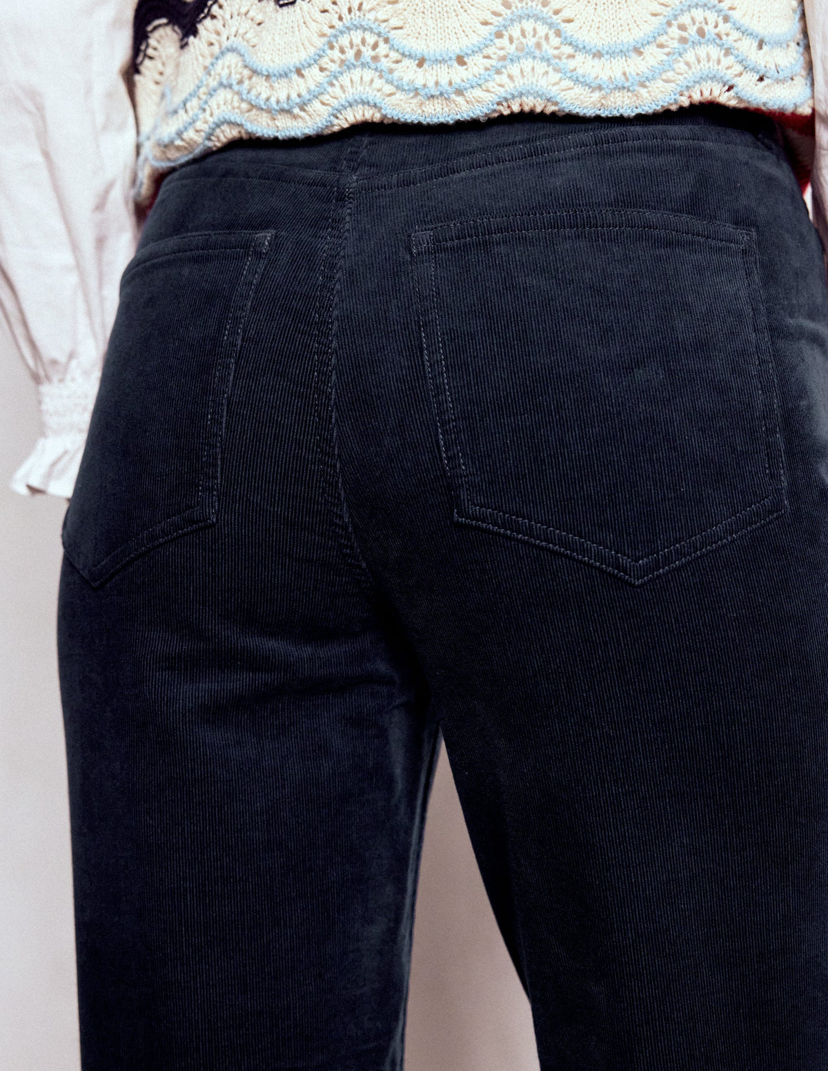 Schmal geschnittene Cord-Jeans mit hohem Bund-Marineblau - Image 3