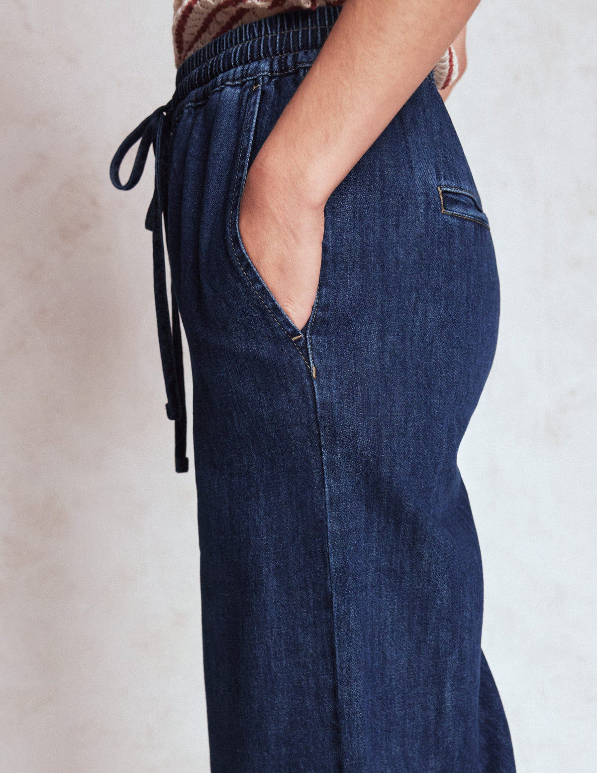 Jeans mit Kordelzug-MITTLERE WASCHUNG - Image 6