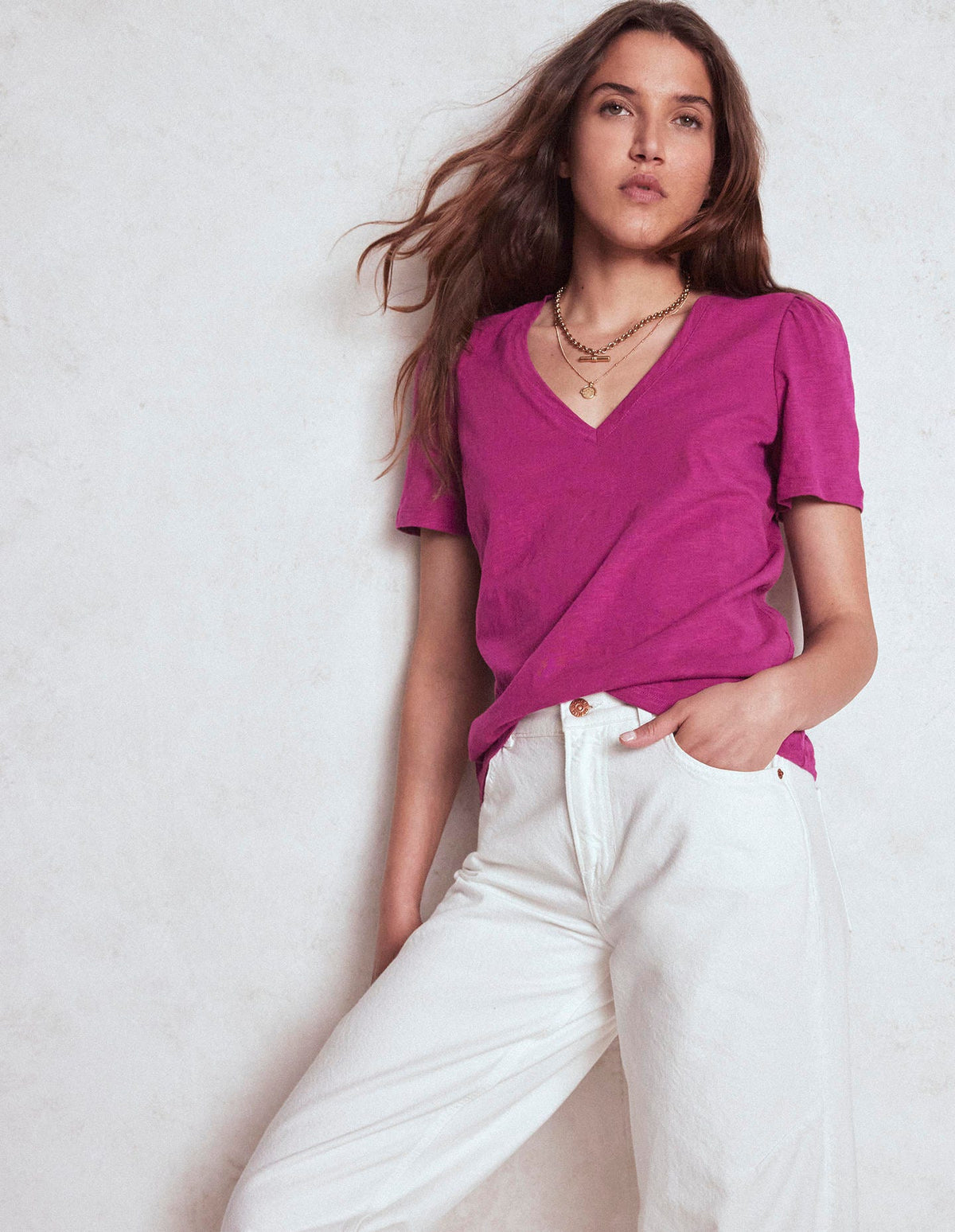 Sophie Flammgarn-T-Shirt mit V-Ausschnitt-Sattes Magenta - Image 1