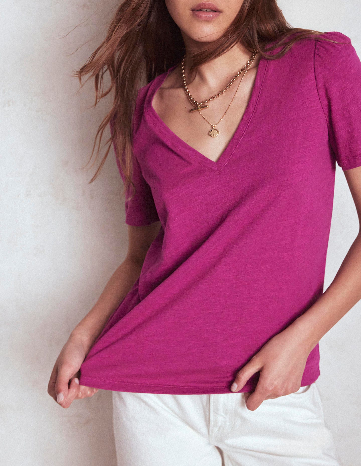 Sophie Flammgarn-T-Shirt mit V-Ausschnitt-Sattes Magenta - Image 2