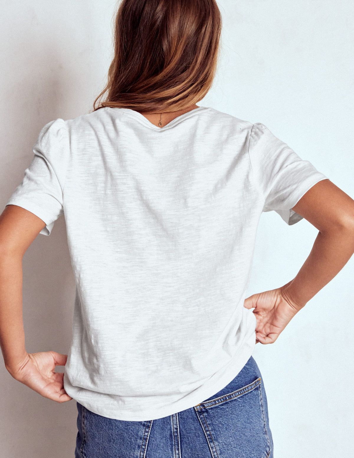 Sophie Flammgarn-T-Shirt mit V-Ausschnitt-Weiß-3