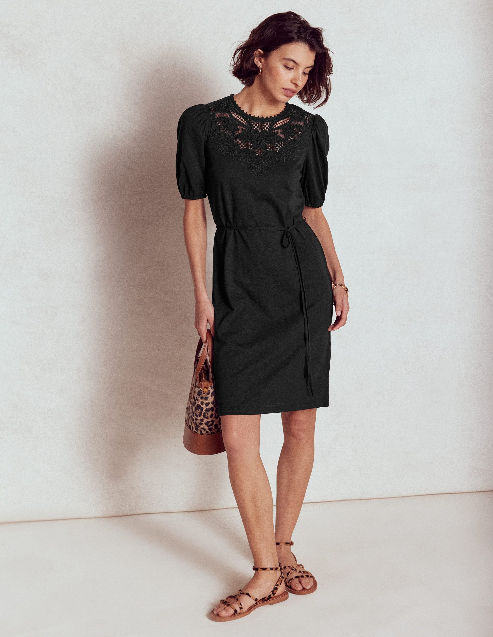 Kurzes Kleid mit Cutwork-Detail-Schwarz-4
