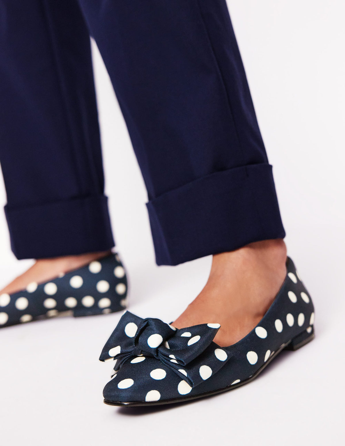 Ballerines à bout biseauté-Bleu marine foncé, pois abstraits - Image 2