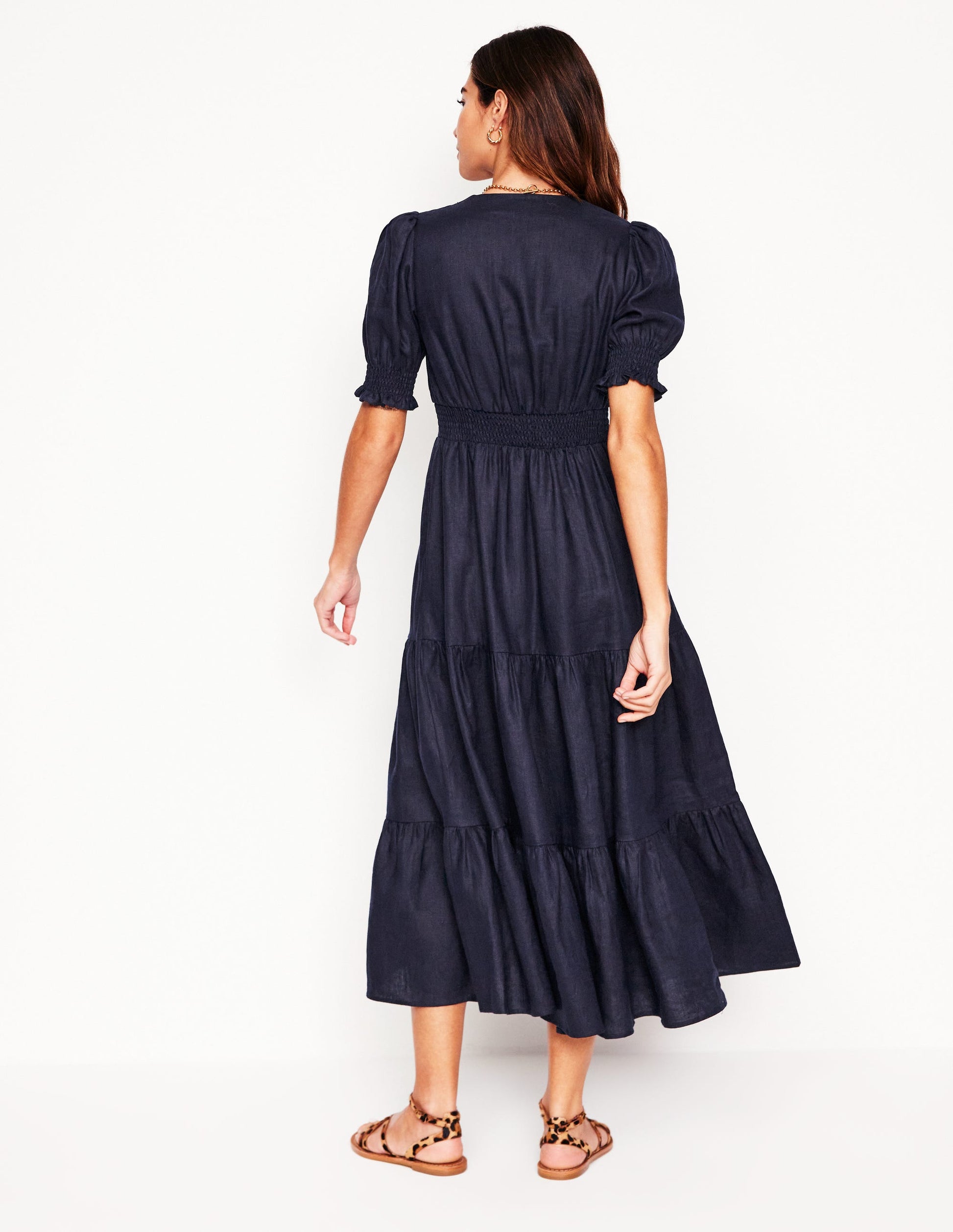 Anna Gestuftes Midikleid aus Leinen-Marineblaue-3