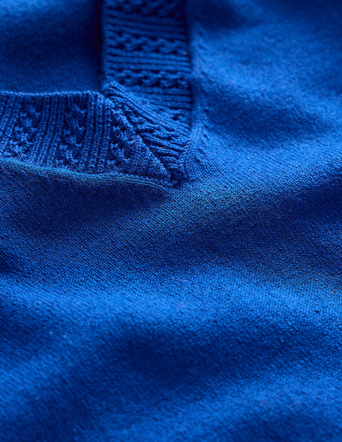 Emilia Baumwollpullover mit V-Ausschnitt-Leuchtendes Blau-6