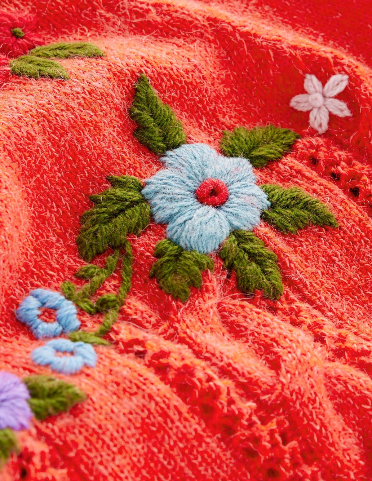 Flauschige Strickjacke mit Stickerei-Knallrot - Image 9