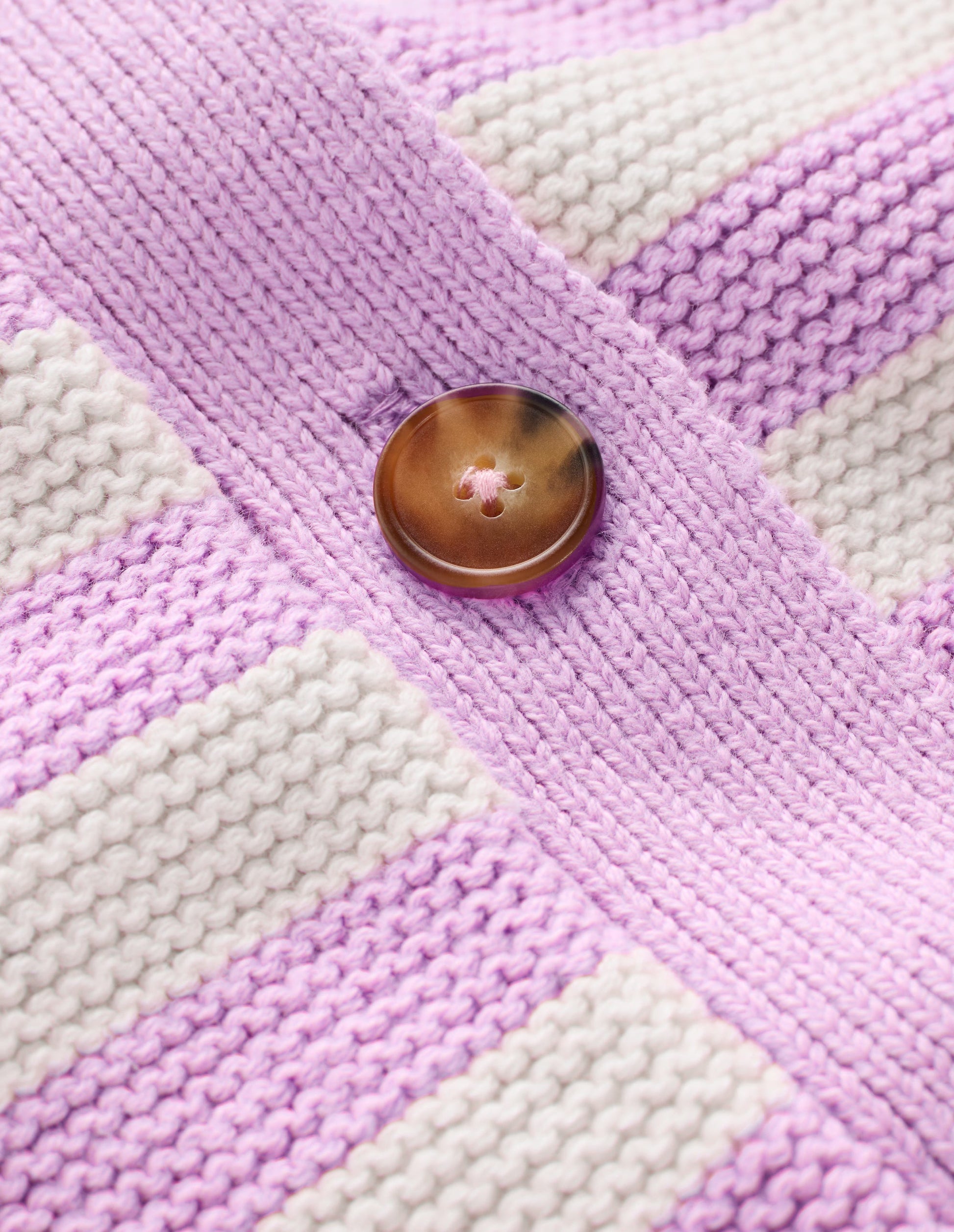 Lena Strickjacke mit Ziernaht-Sanftes Lavendel und Naturweiß Streifen-6