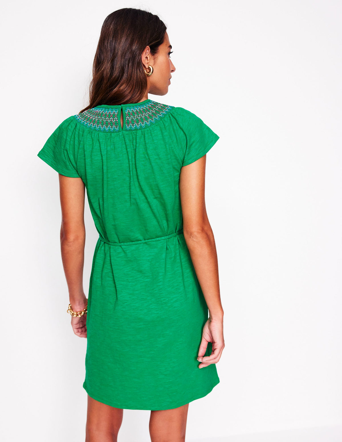 Nina Gesmoktes T-Shirt-Kleid-Grünes Tamburin - Image 3