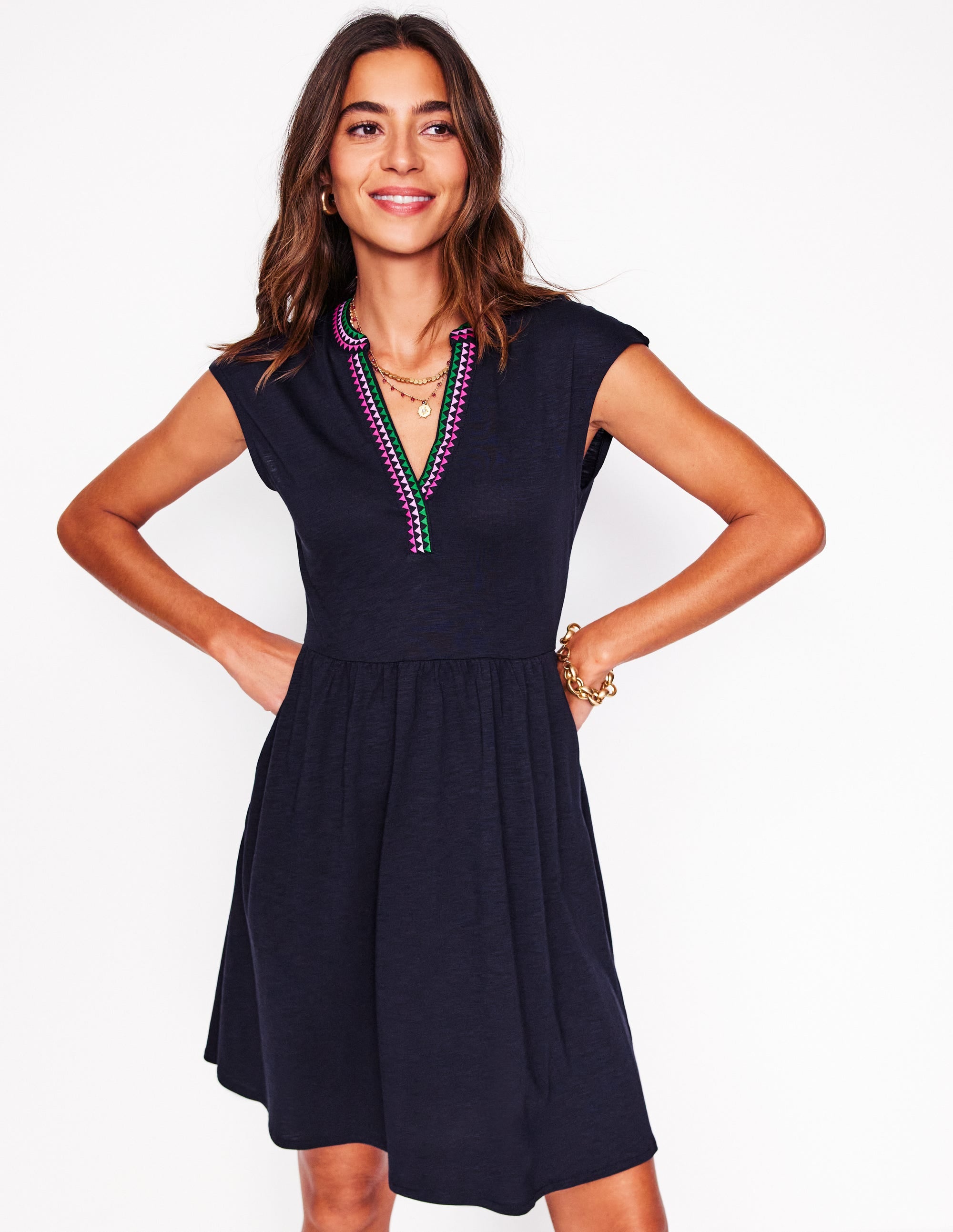 Robe courte Chloé brodée-Bleu Marine, Petits Pois - Image 5