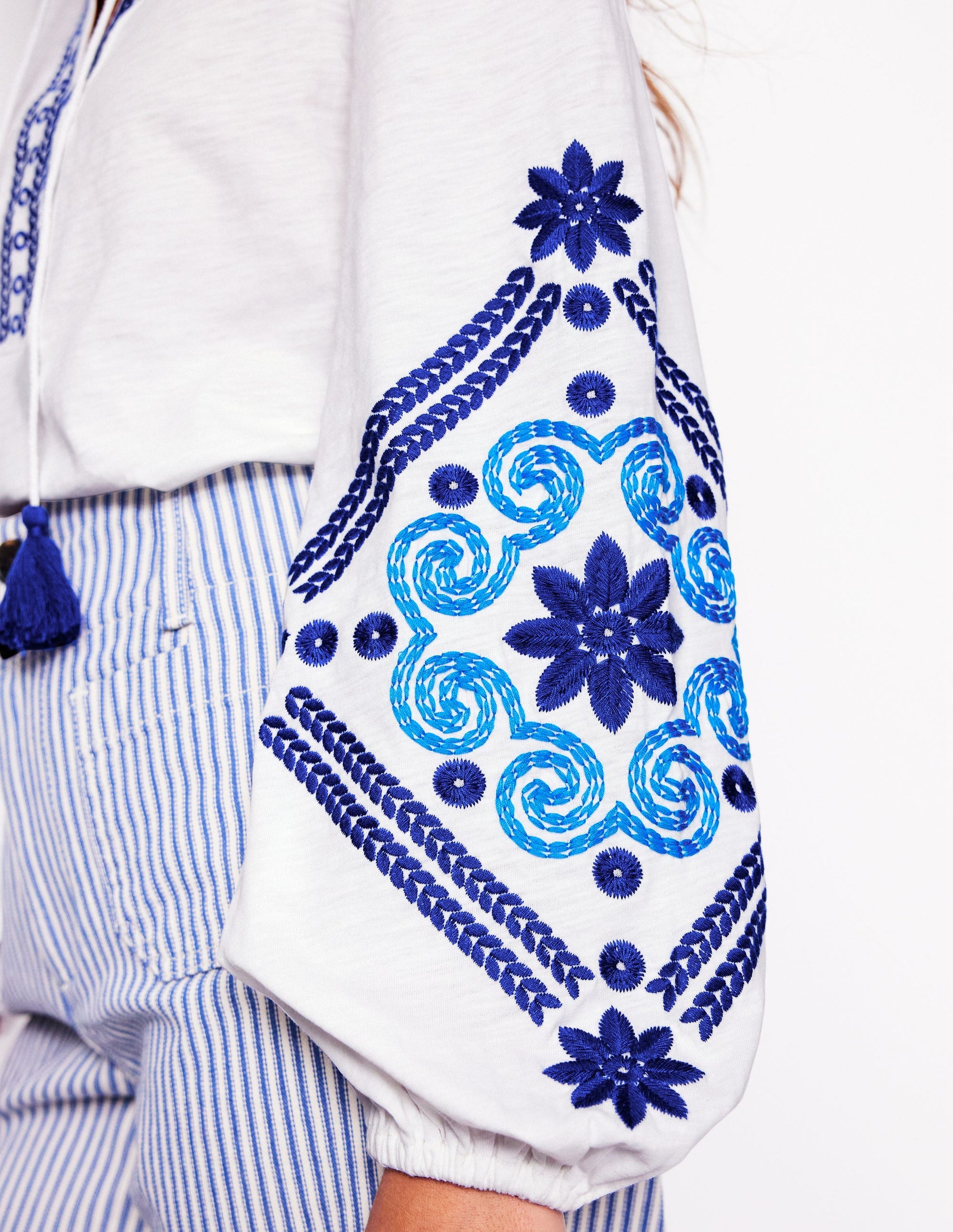 Top brodé Nia-Blanc, bleu-5
