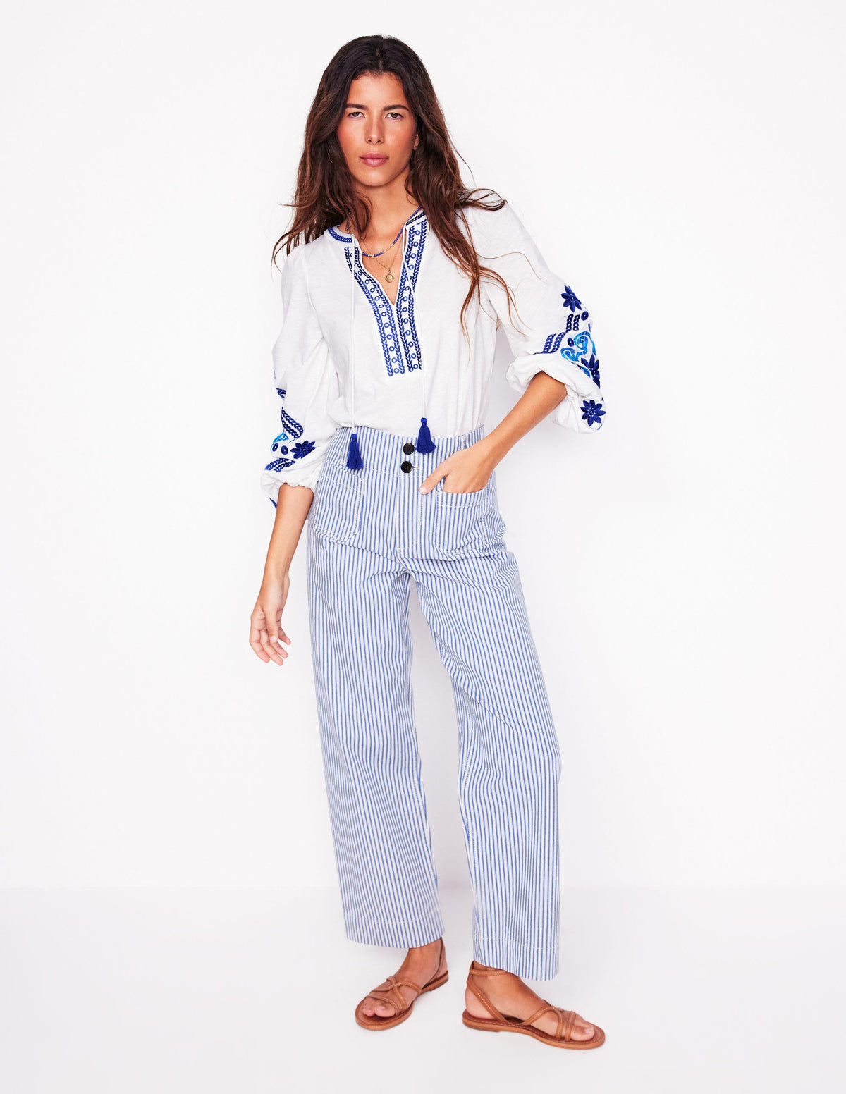 Top brodé Nia-Blanc, bleu - Image 7