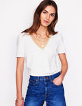 T-Shirt mit Metallic-V-Ausschnitt-Weiß