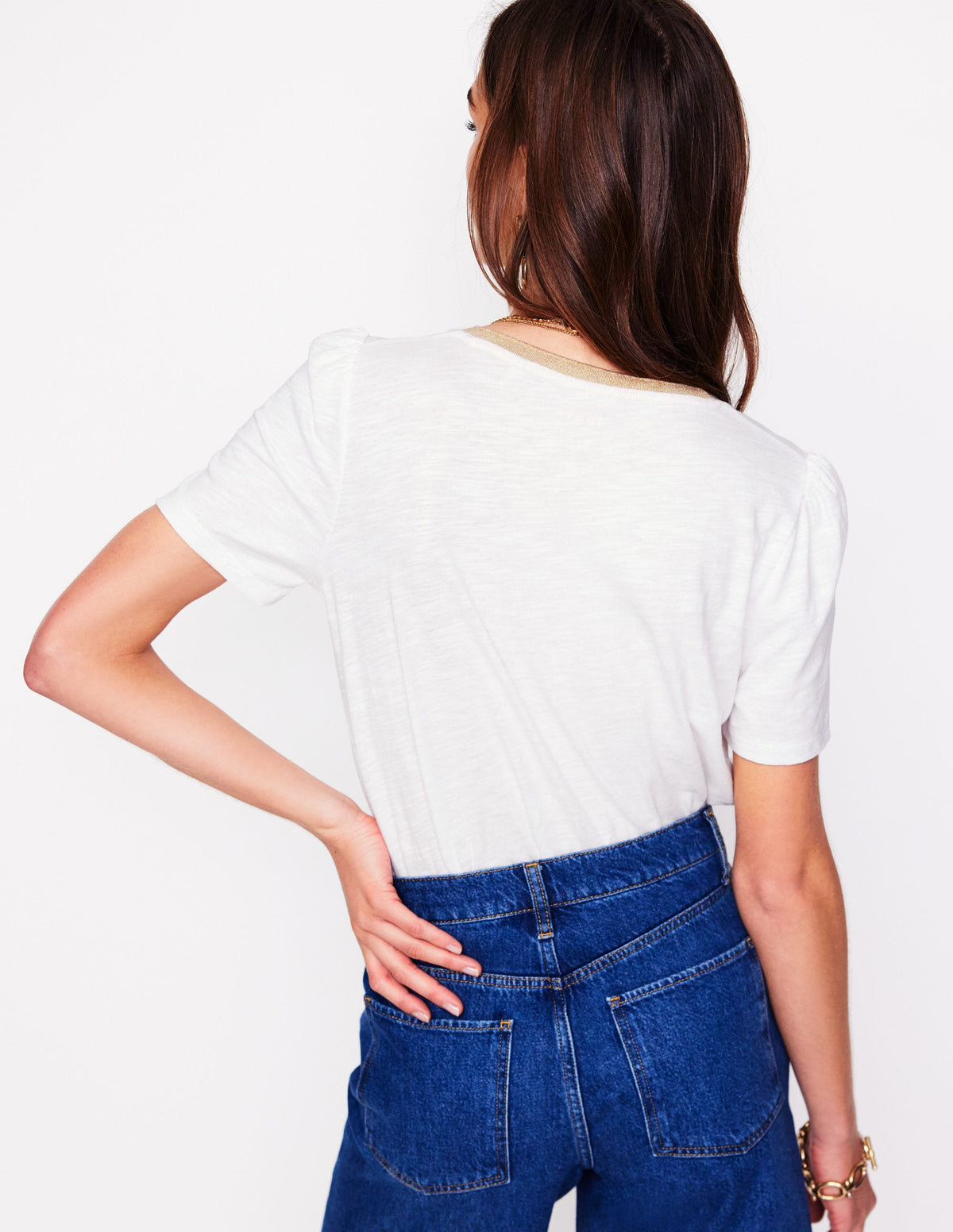 T-Shirt mit Metallic-V-Ausschnitt-Weiß - Image 3