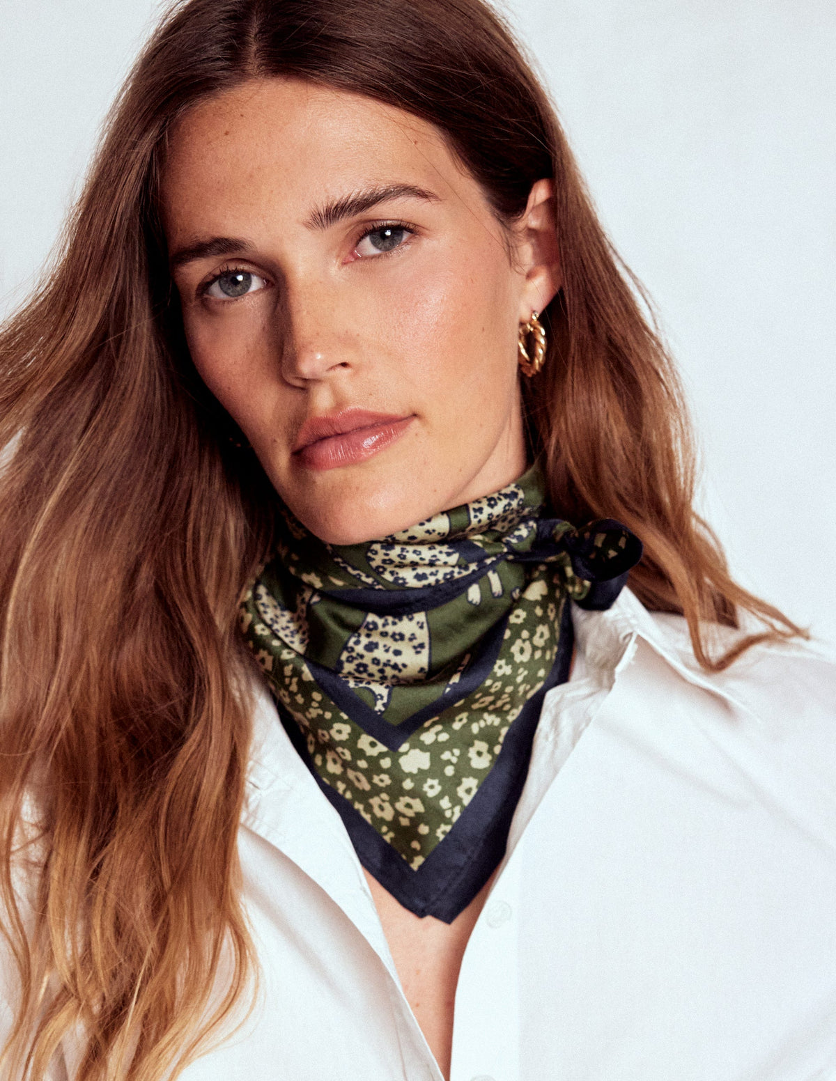 Elisabeth Quadratischer Seidenschal-Springender Leopard - Image 2