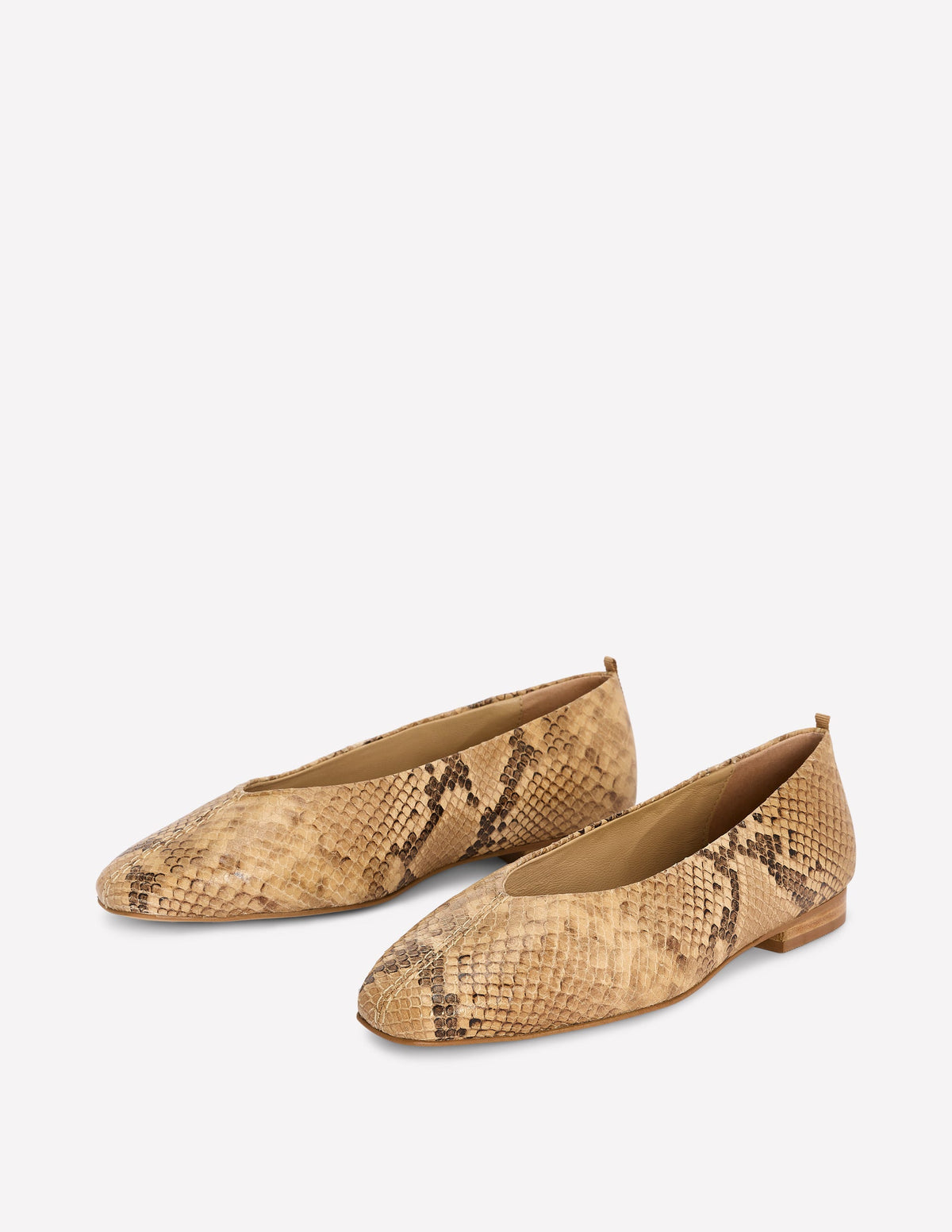 Weit ausgeschnittene, flache Schuhe mit Ziernaht-Beige - Image 3