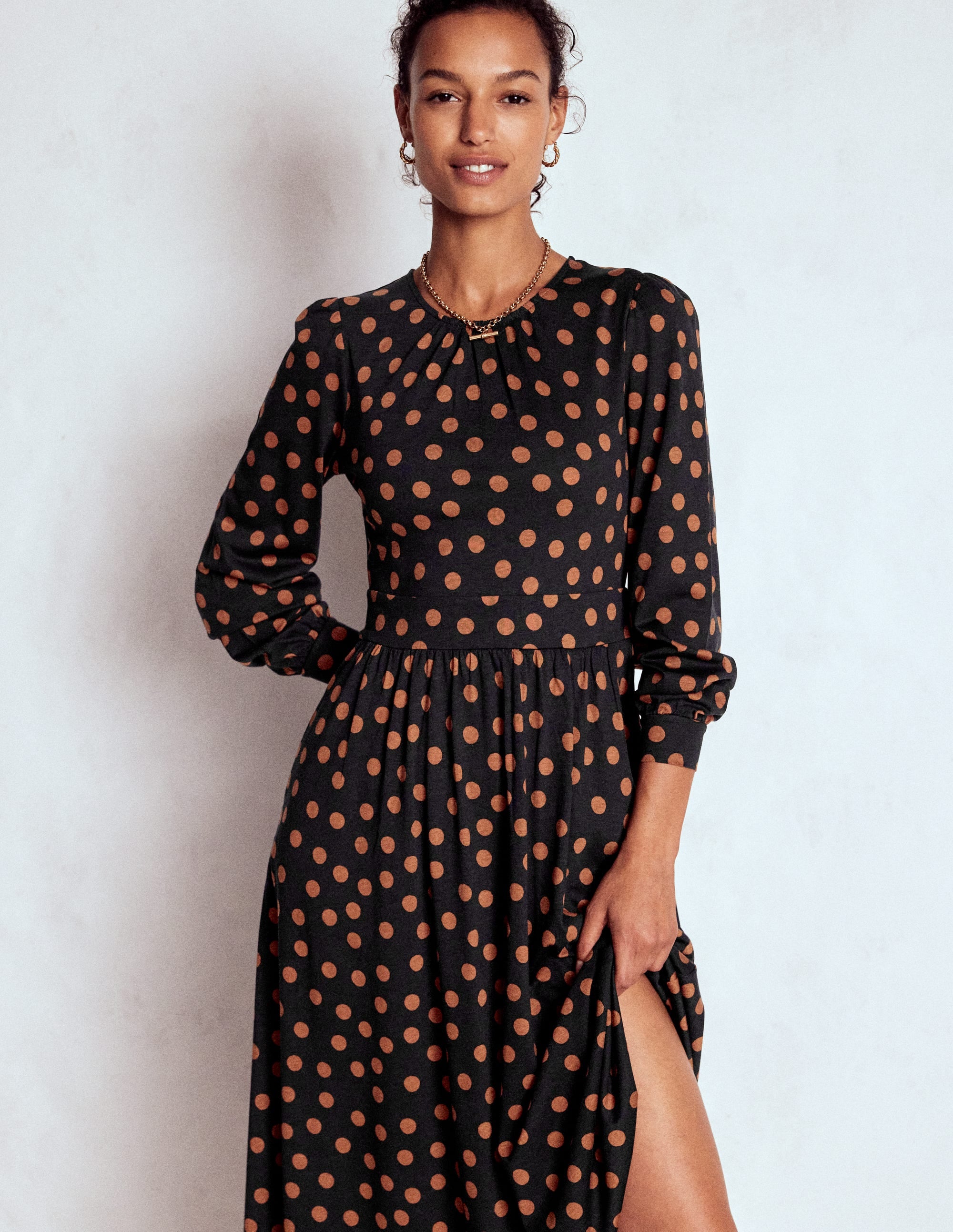 Alexandra Jersey-Midikleid-Schwarz, Tupfen in Schildpattoptik - Image 5