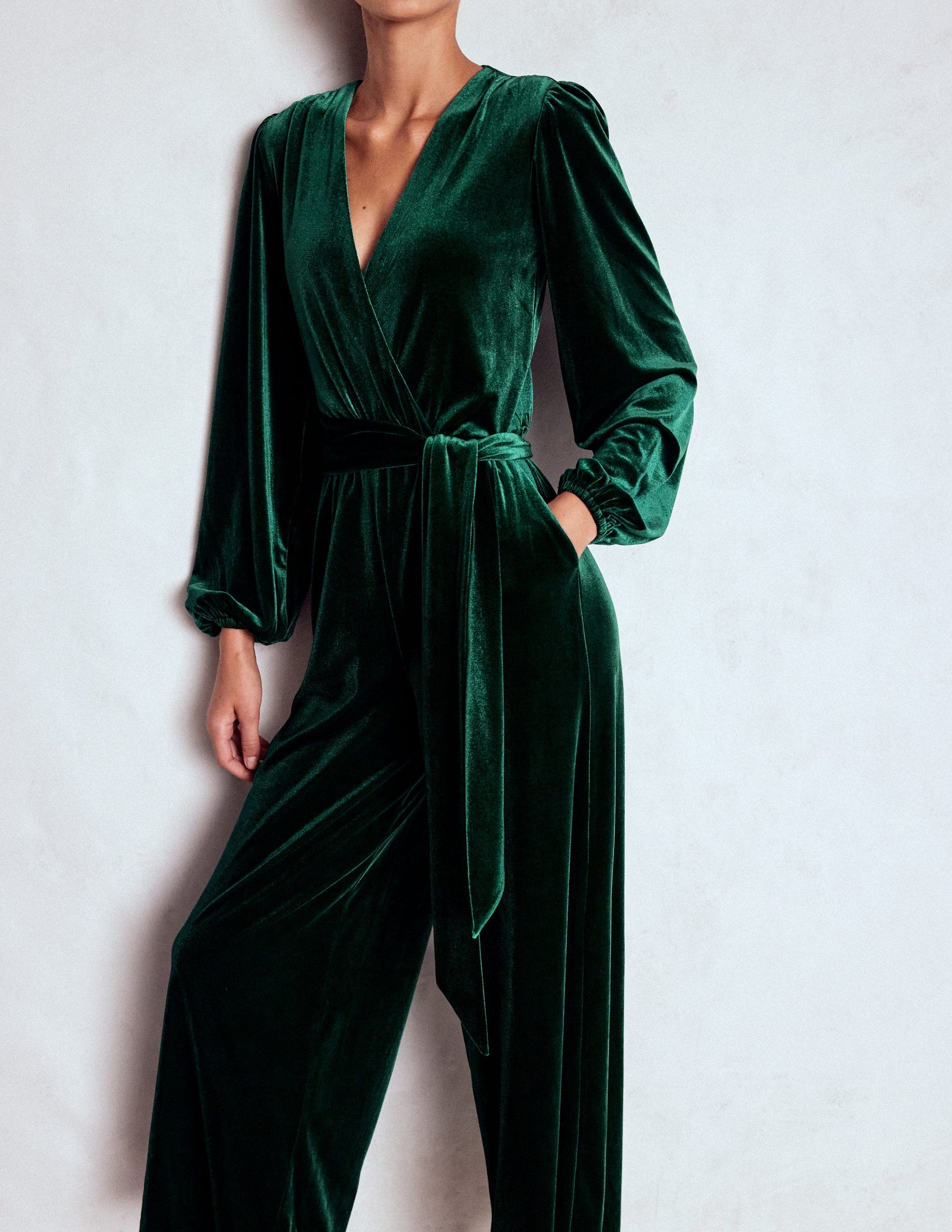 Jumpsuit aus Jerseysamt in Wickeloptik-Dunkles Smaragdgrün-2