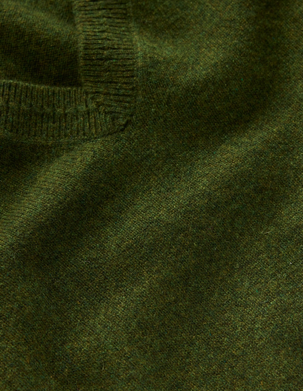 Eva Kaschmirpullover mit V-Ausschnitt-Blattgrün Meliert-5