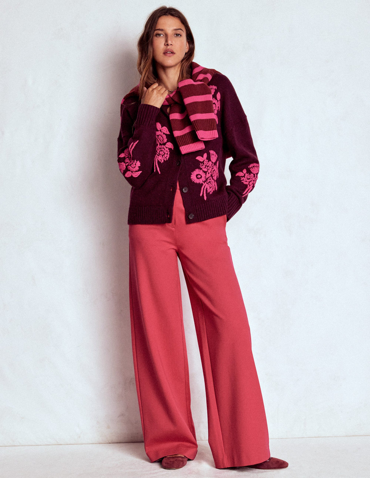 Natalie Strickjacke mit Stickerei-Dunkle Kirsche Bouquet-5