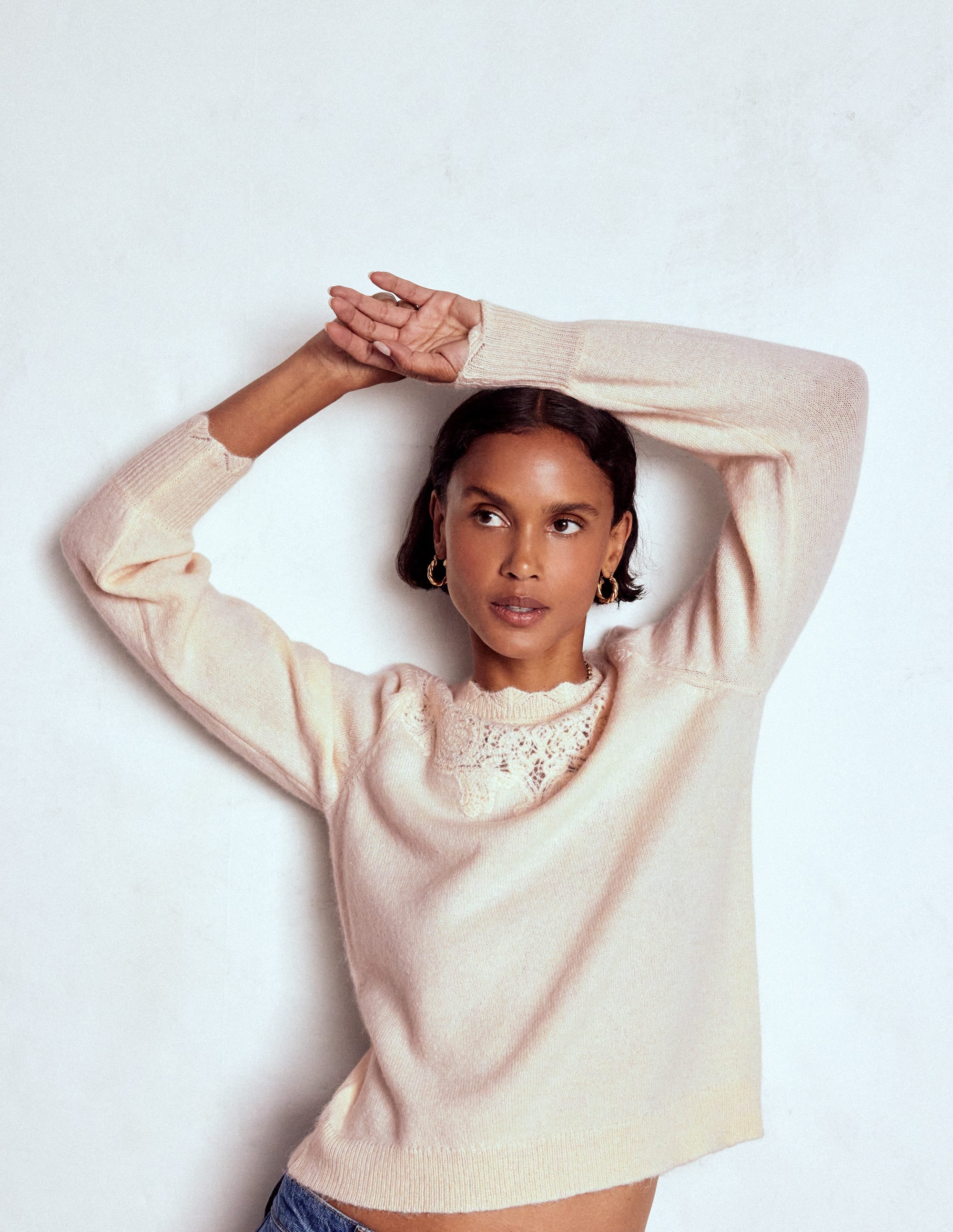 Flauschiger Pullover mit Stickerei-Mandelmilch - Image 4