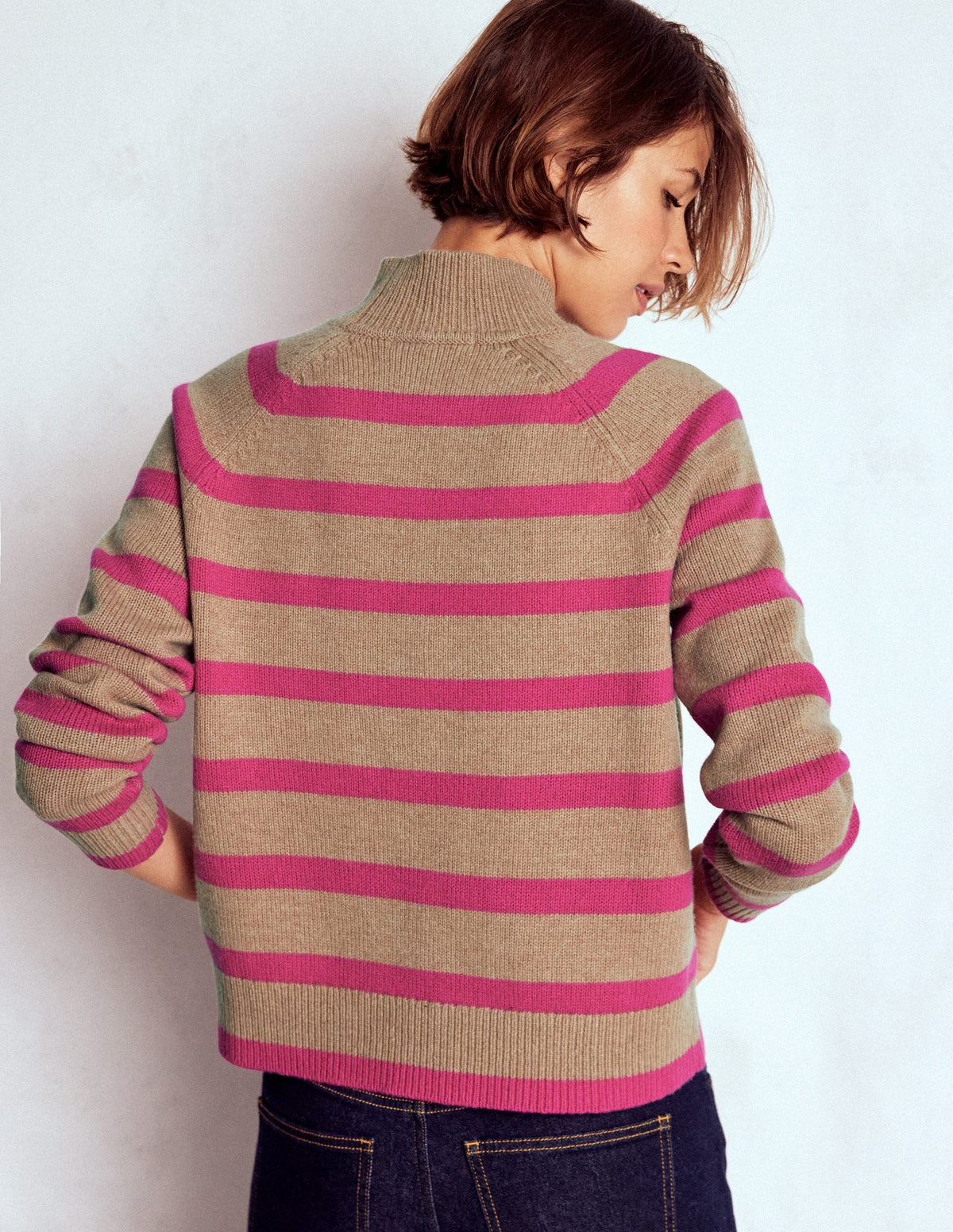 Marion Hochgeschlossener Merino-Pullover-Kamel, Brilliantpink Streifen - Image 3