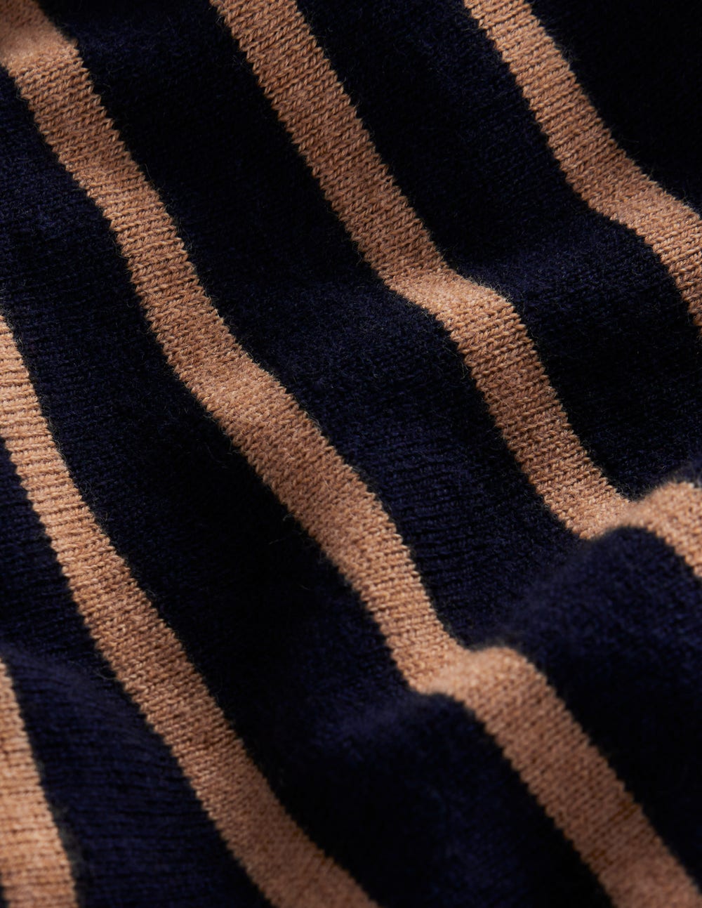 Liz Gestrickter Midirock-Marineblau und Camel Streifen-7