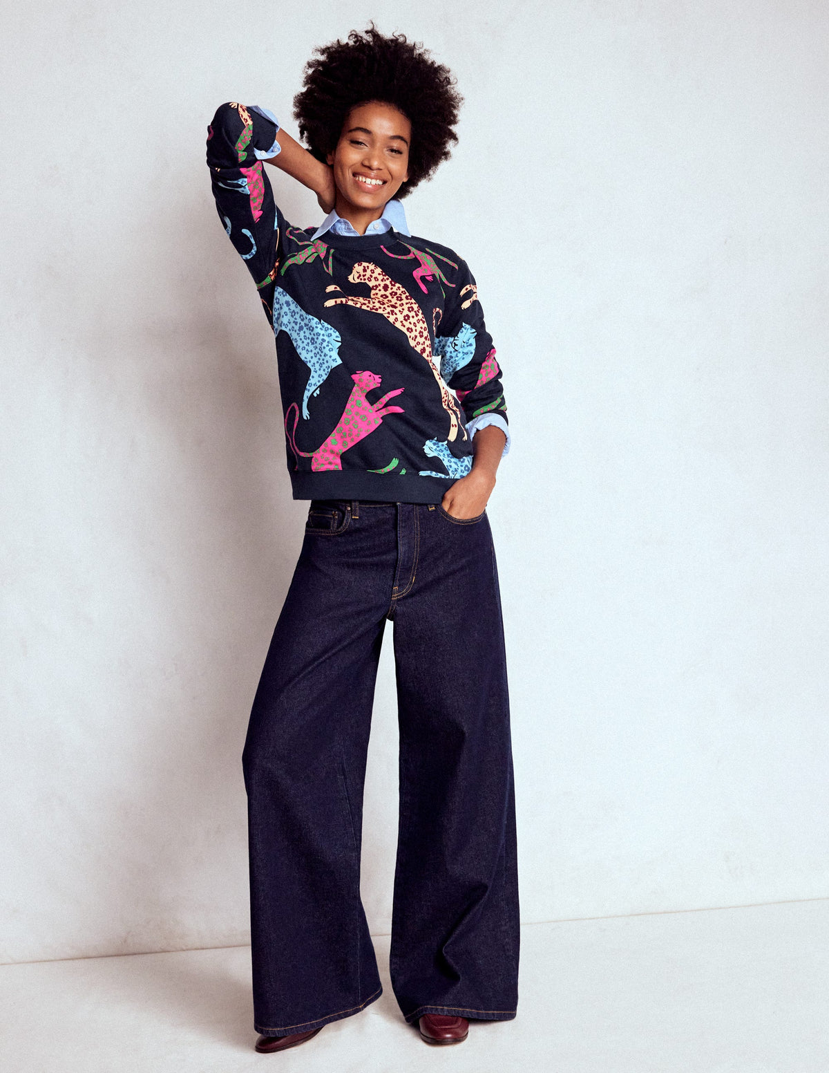 Rosa Bedrucktes Sweatshirt-Marineblau, Springender Leopard - Image 4