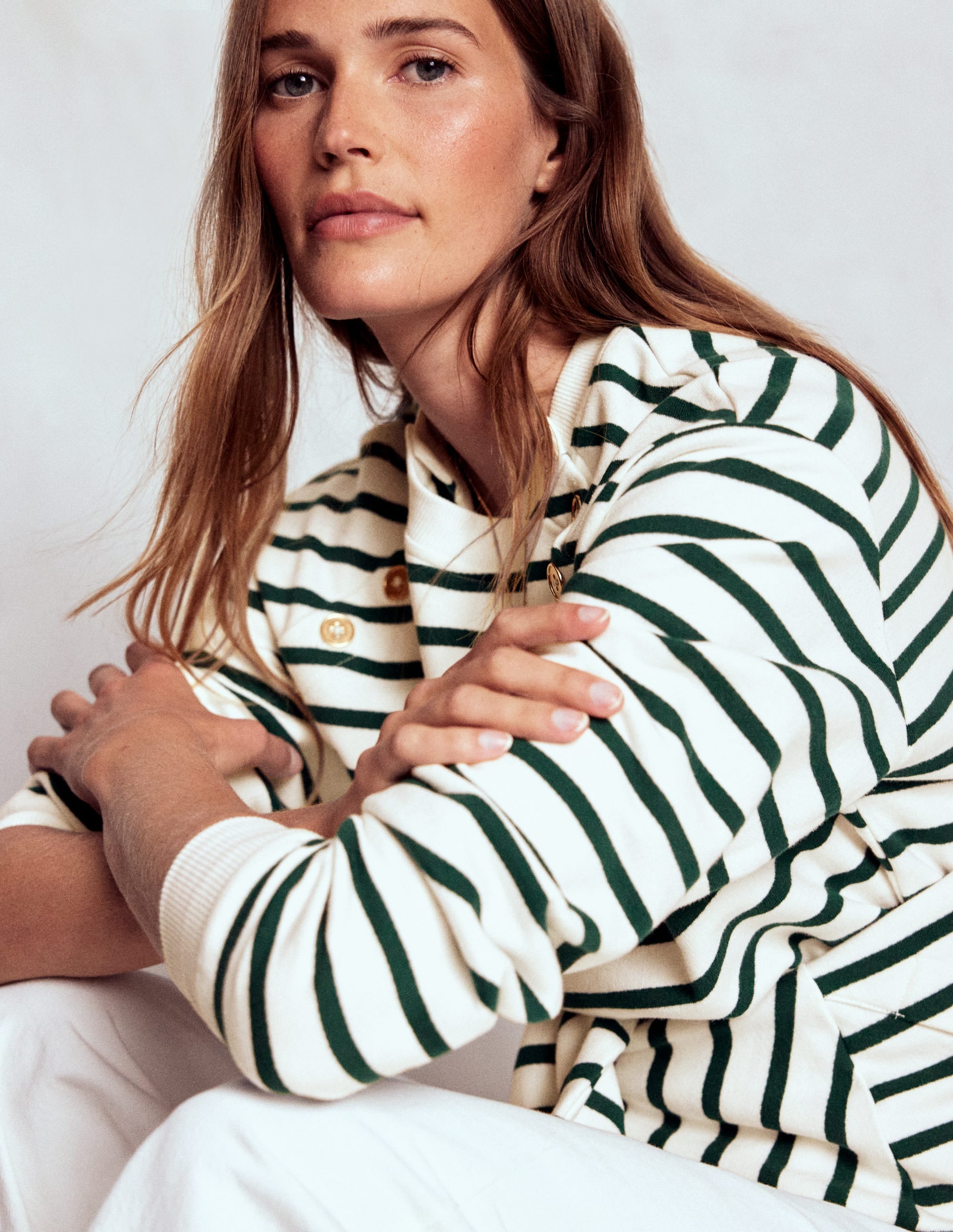 Sweatshirt mit Knopfdetail-Dunkles Smaragdgrün, Naturweiß - Image 1