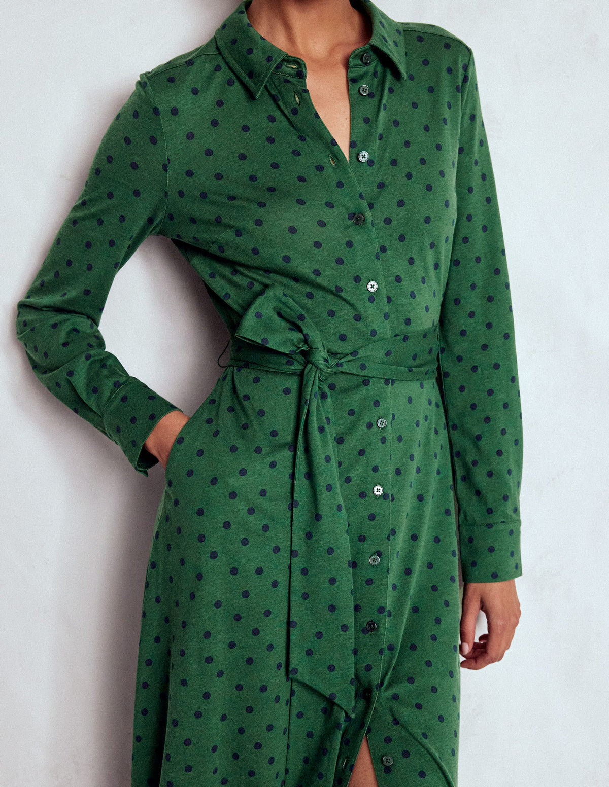 Marcia Jersey-Hemdblusenkleid-Jägergrün, Gemalte Tupfen-3