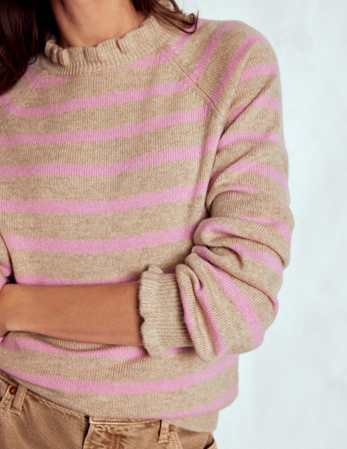 Fae Fair-Isle-Pullover mit Rüschen-Kamelbraun, Rosa Streifen-2