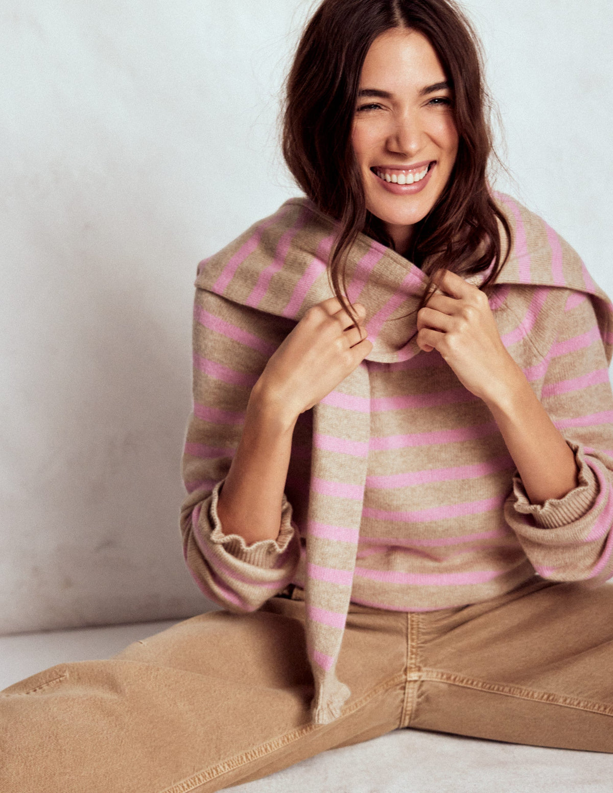 Fae Fair-Isle-Pullover mit Rüschen-Kamelbraun, Rosa Streifen-5