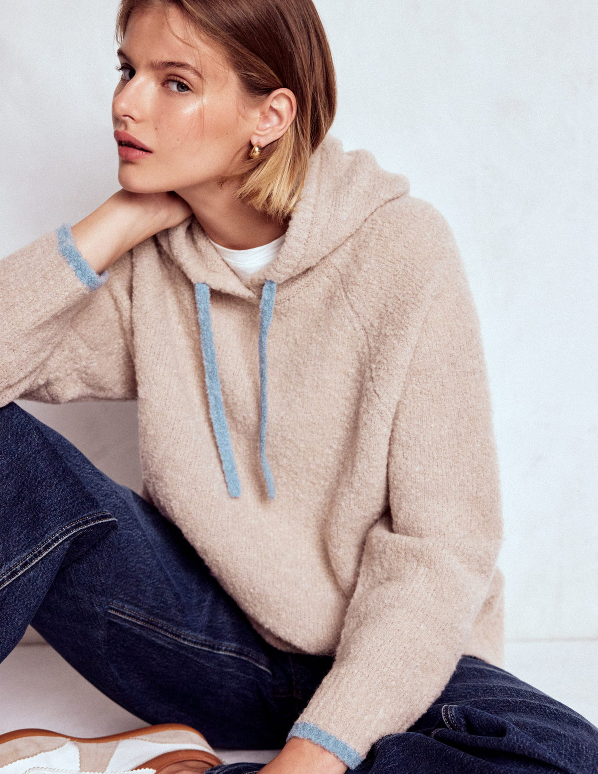 Kapuzenpullover aus Bouclé mit Raglanärmeln-Graubraun Meliert - Image 1