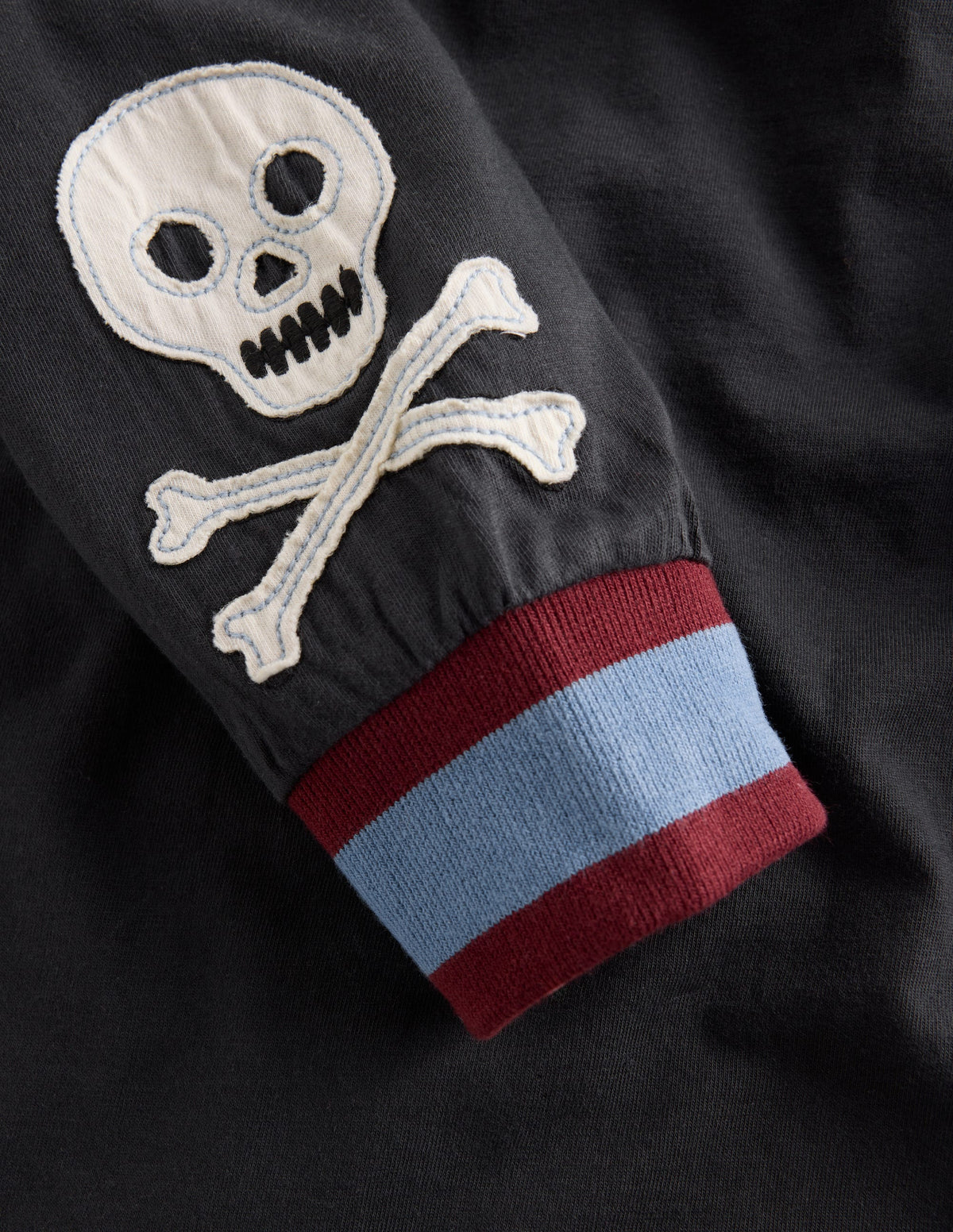 Lockeres Langarmshirt mit Applikationen-Schattengrau Totenköpfe - Image 5