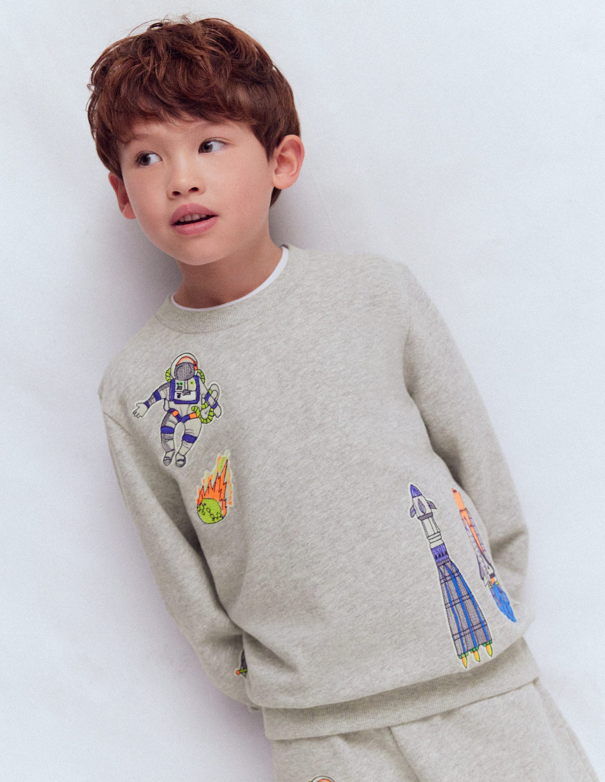 Sweatshirt mit Aufnäher-Grau Meliert, Weltall - Image 1