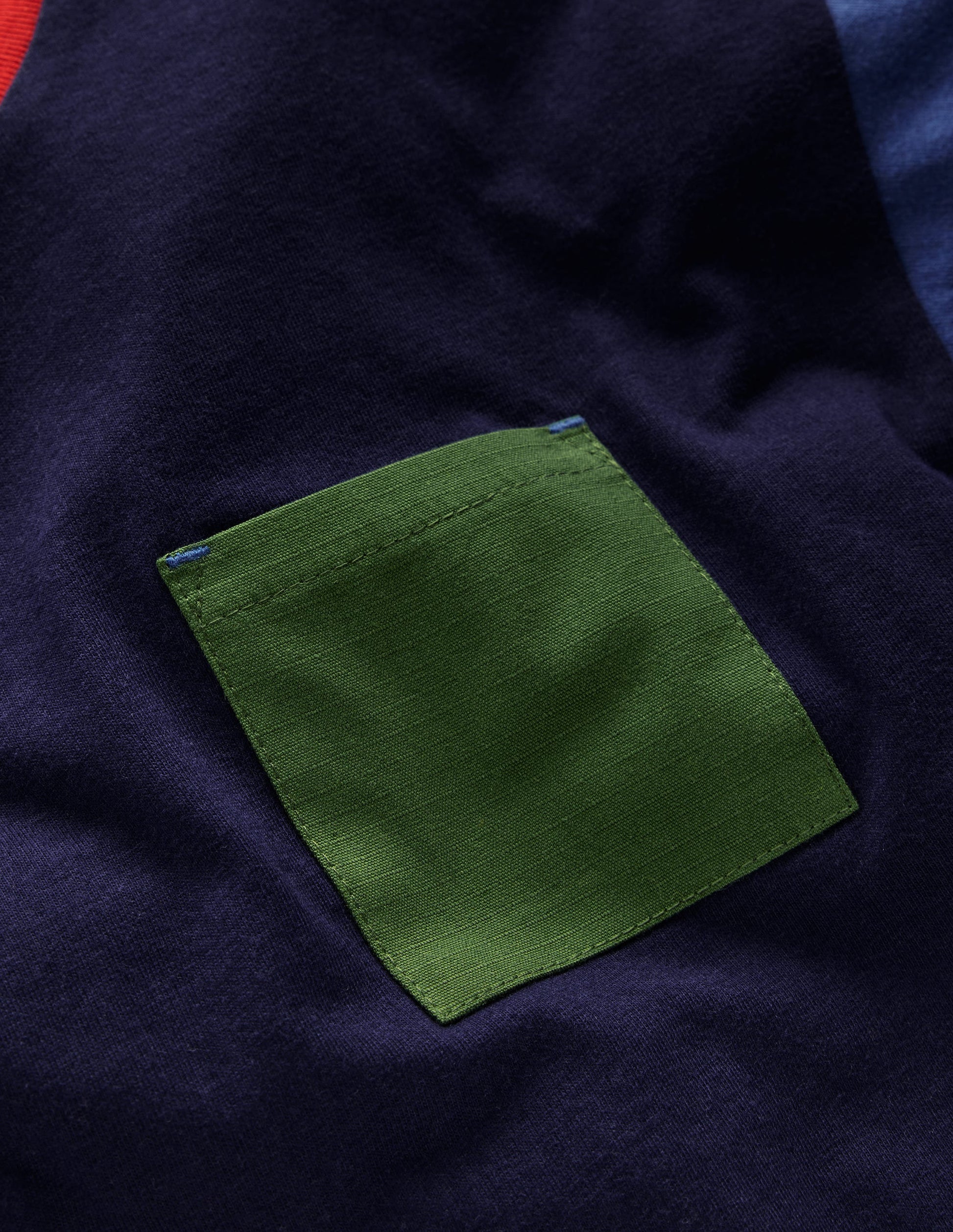 Lockeres T-Shirt mit Tasche aus reißfestem Material-Delftblau/Artischocke/Mittelalterlich-6