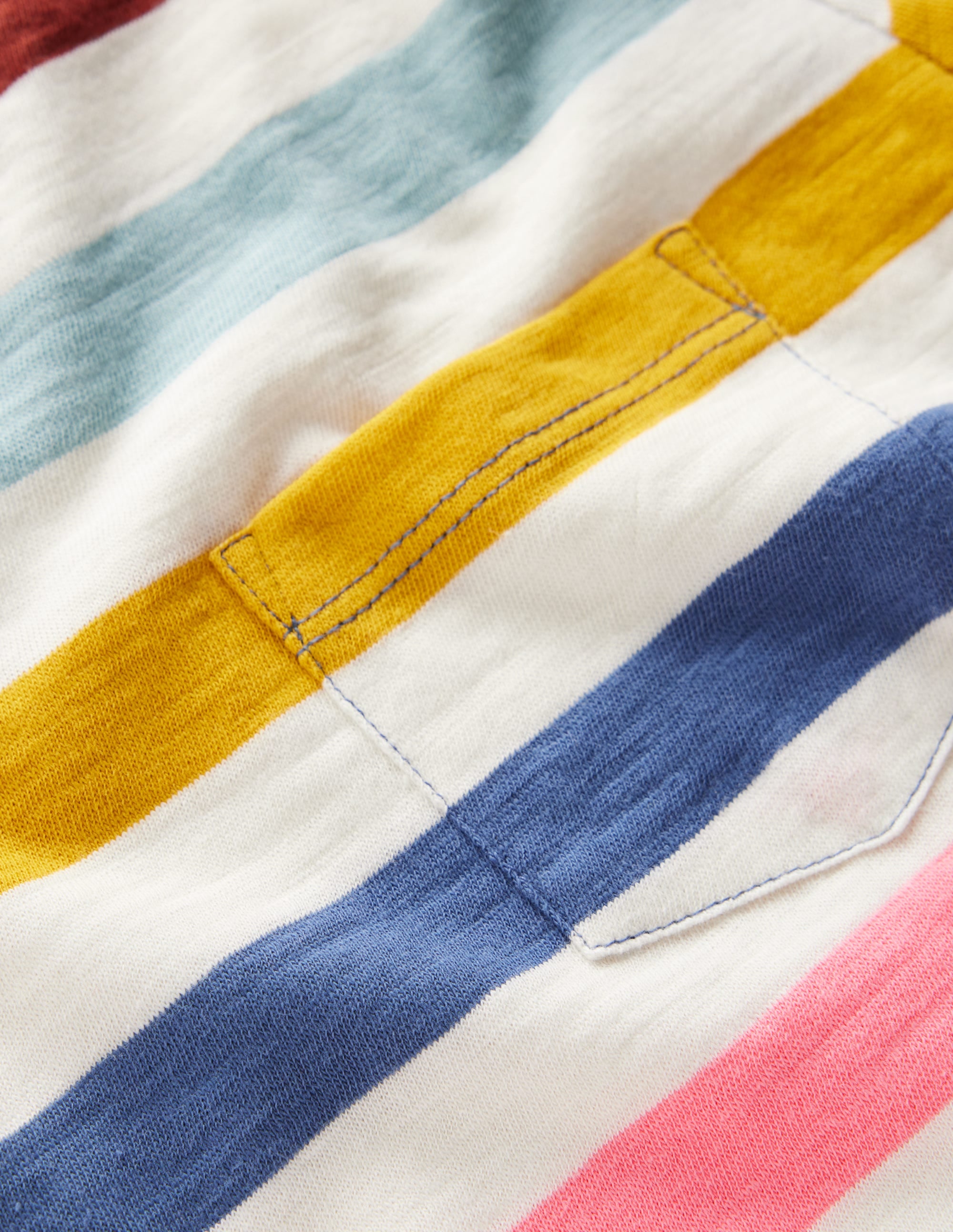 T-Shirt für den Alltag-Ackerbohnengrün/Pink, Gestreift - Image 3
