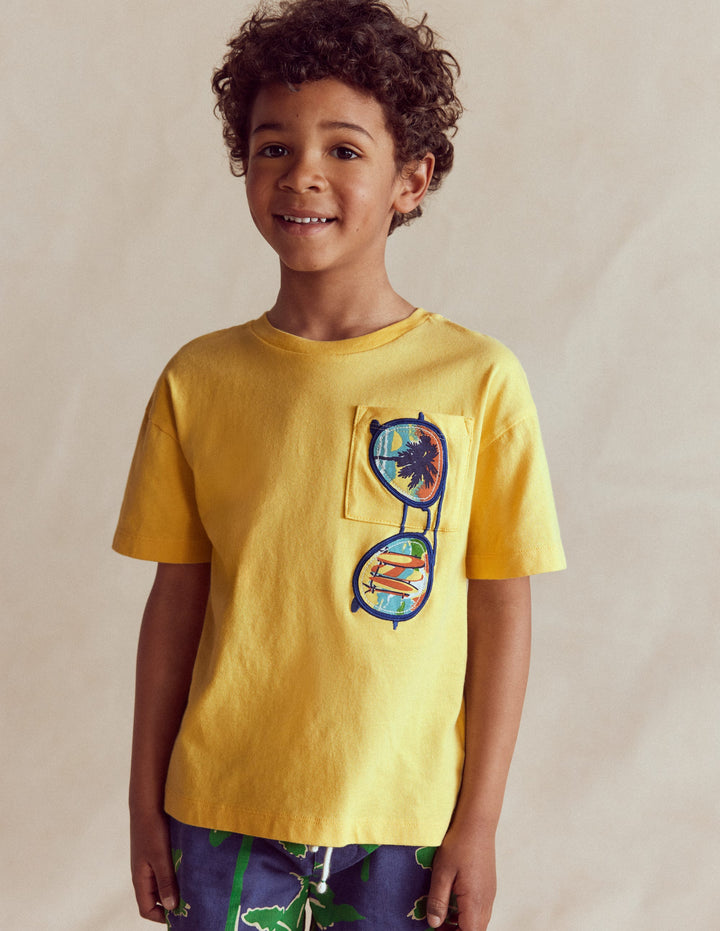 T-shirt à manches courtes et écussons-Lunettes de soleil bain de soleil