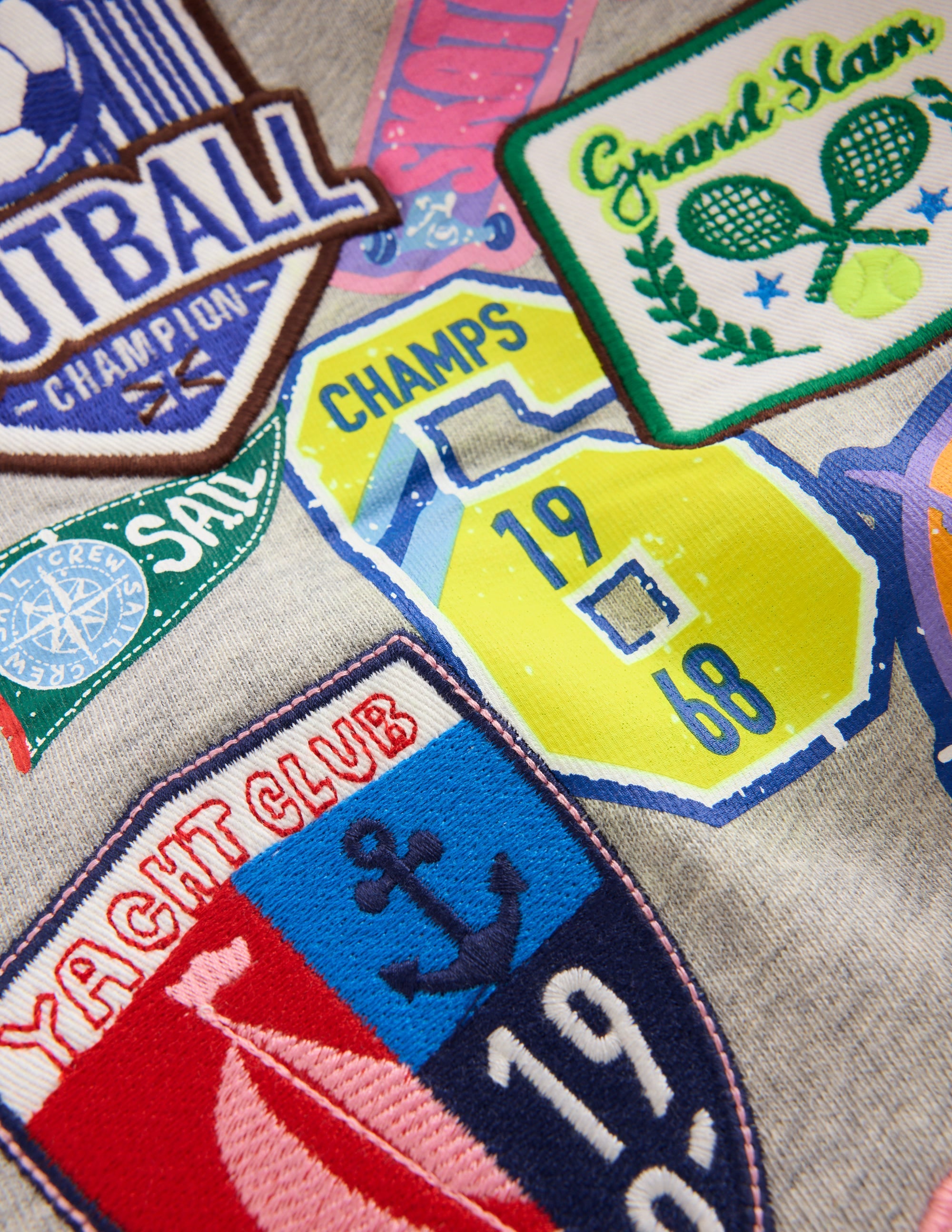 Sweatshirt mit Aufnäher-Grau Meliert, Sport - Image 3